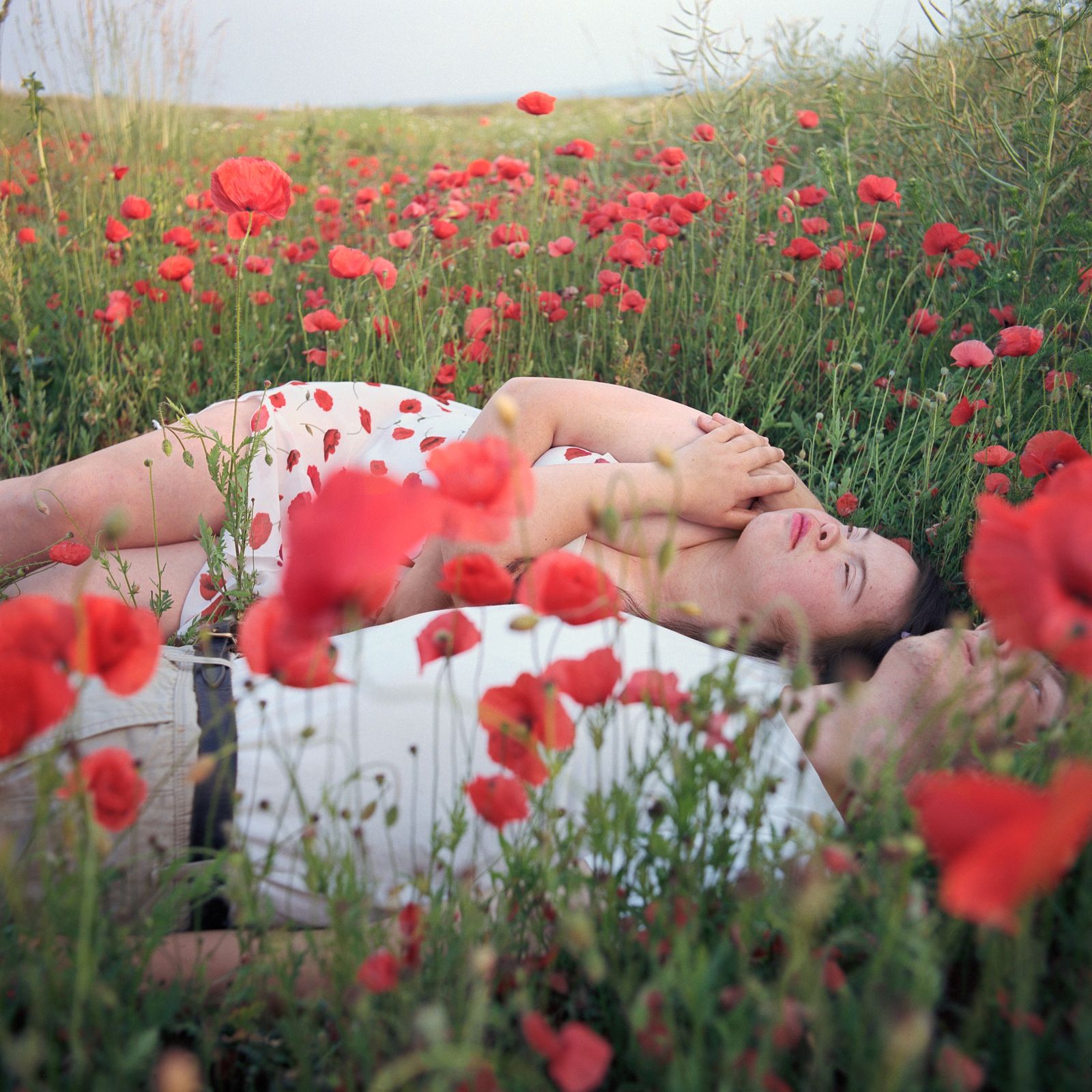 © Snezhana von Büdingen-Dyba - Sofie with her boyfriend Andy in the poppy field