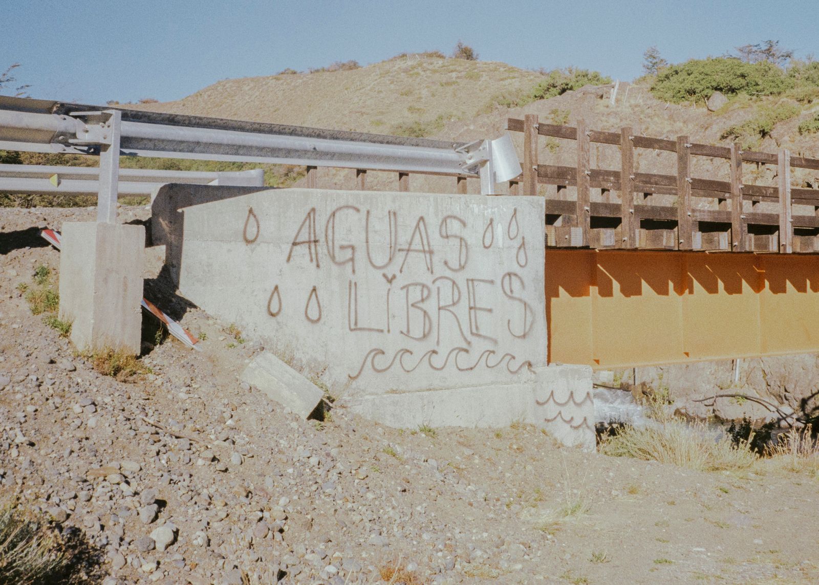 © Sarah Schneider and Stella Meyer - Image from the Yo bebo leche y agua photography project