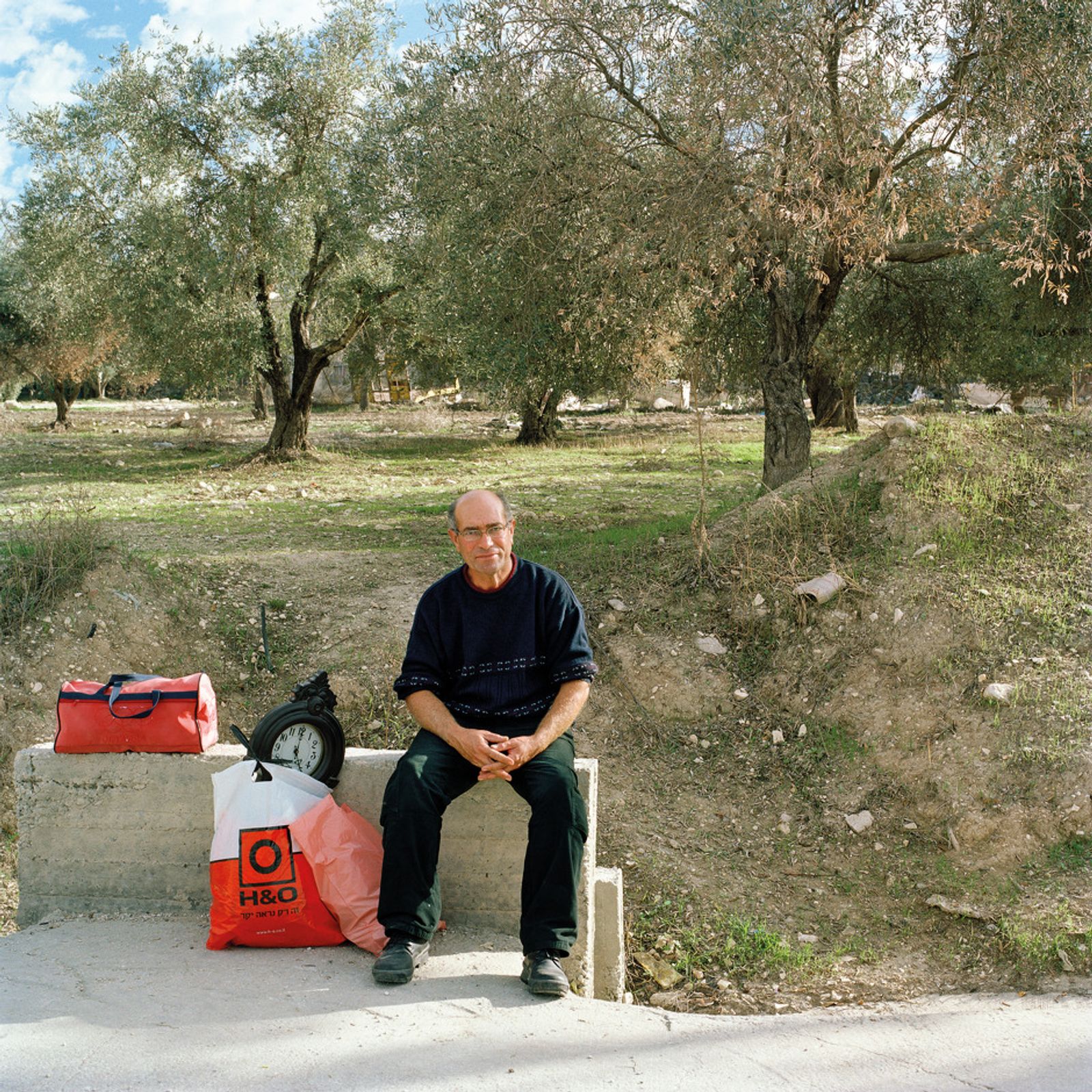 © Federico Busonero - Palestinian waiting at the crossroads of Route 60 with the road to Sanur, Palestine.