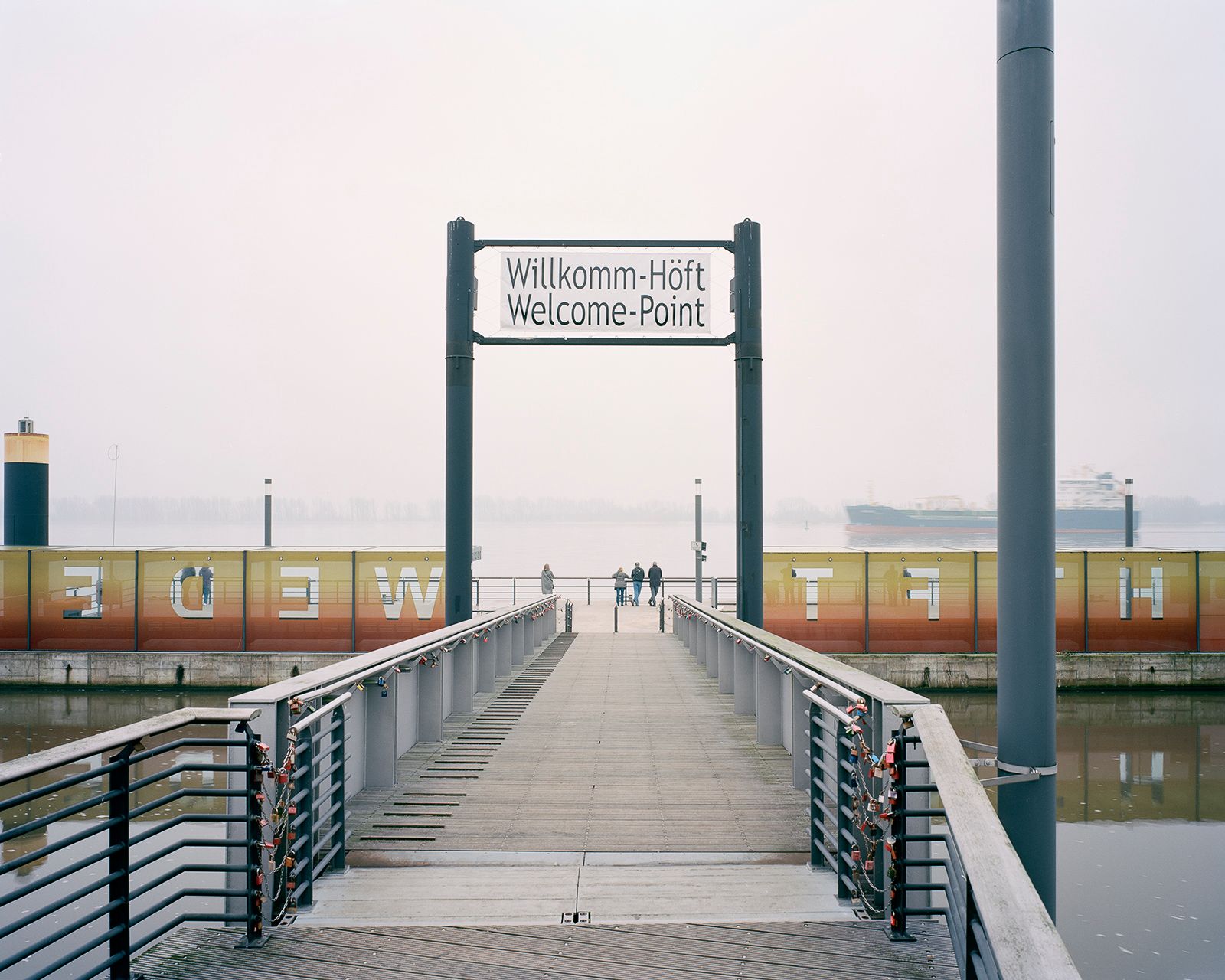 © Pietro Viti - The Welcome Point in Wedel, at the entrance of the port of Hamburg. (Hamburg, 2017)