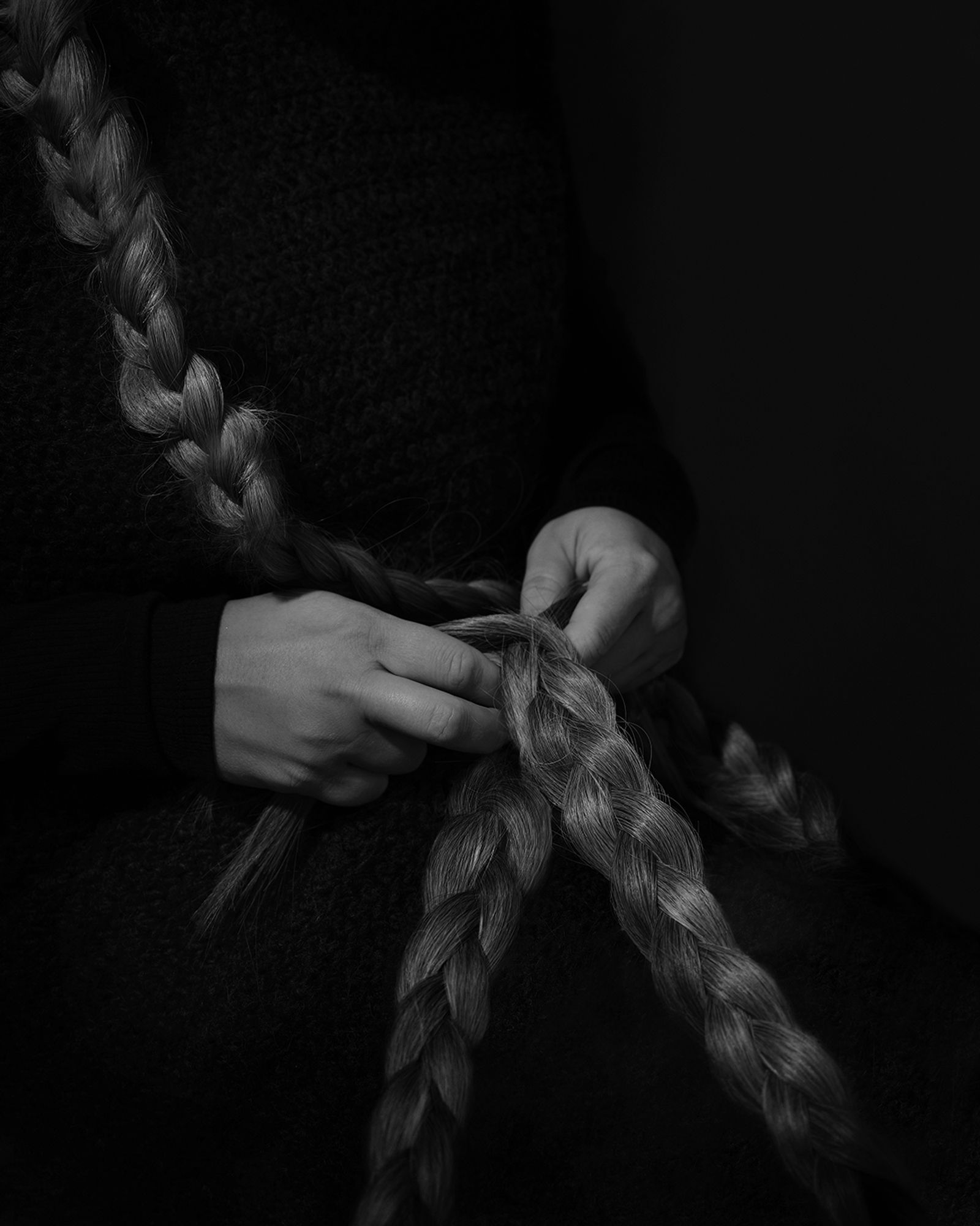 © Emilia Martin - "hands braiding cosmologies" (2024