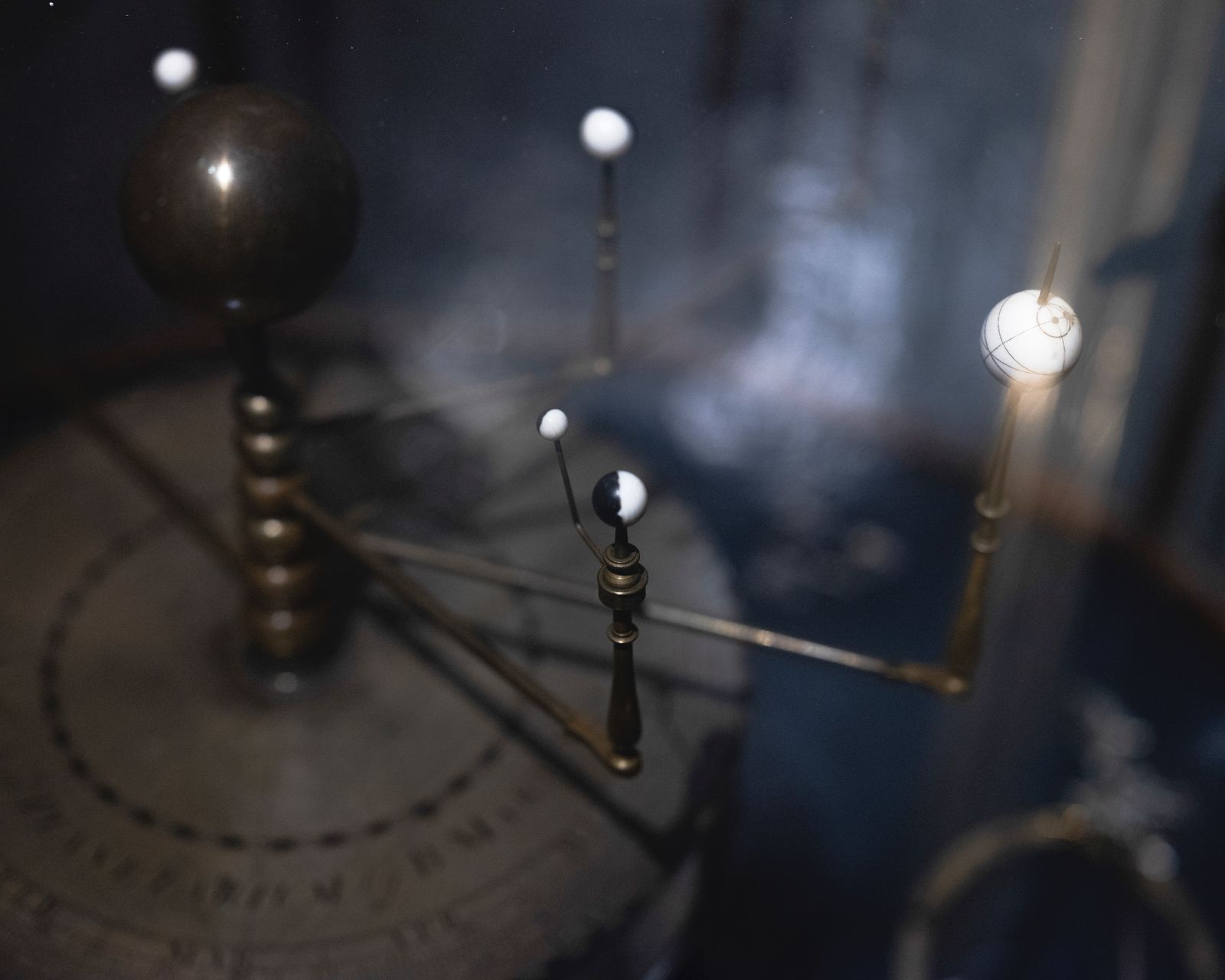 © Emilia Martin - "The Spaces in between" An orrery as a representation of a universe contained, limited and comprehensible.
