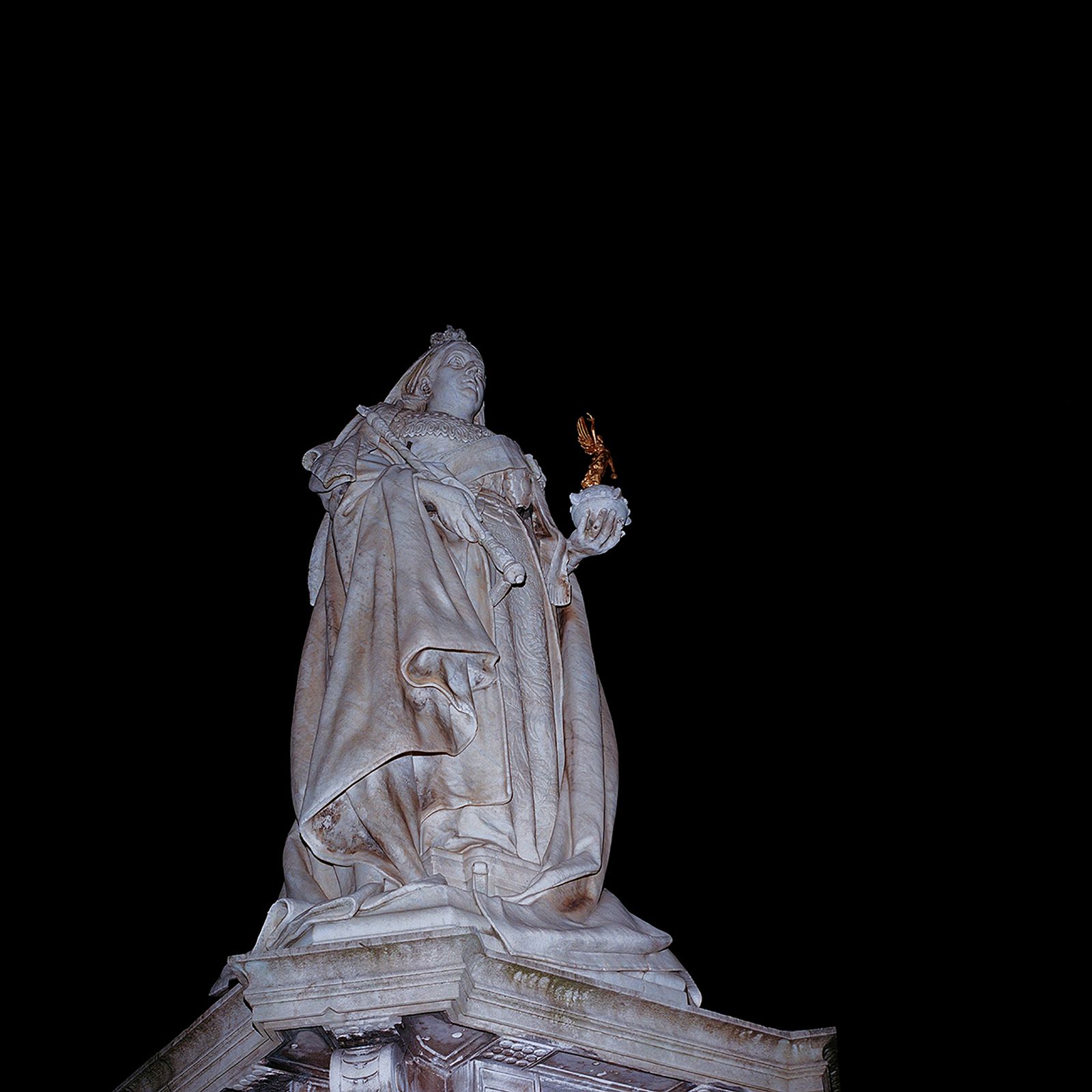 © Erin Lee - Statue of Queen Victoria. Ballarat, Victoria.