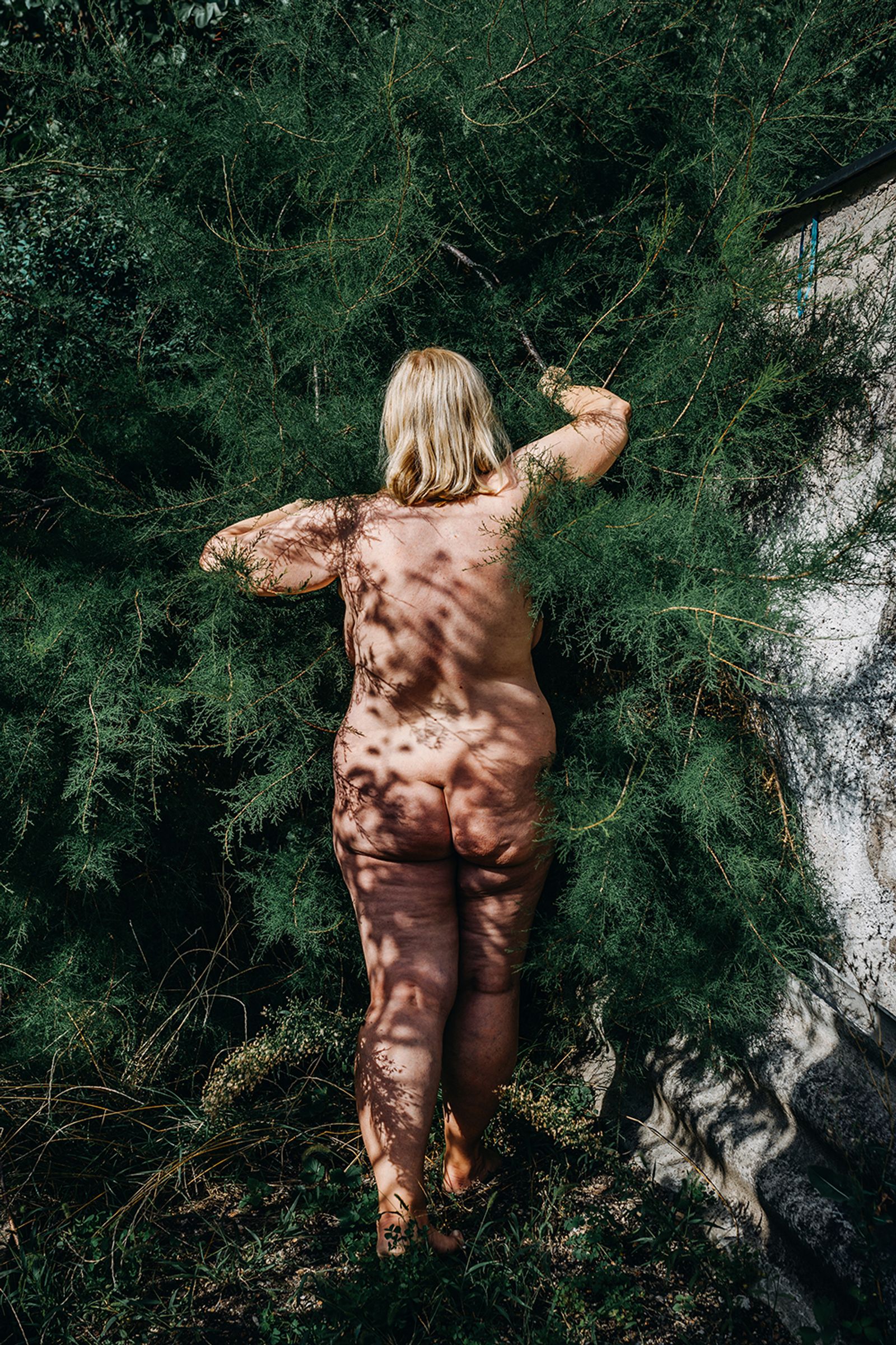 © Jana Plavec - Image from the Garden with Fallen Apples photography project