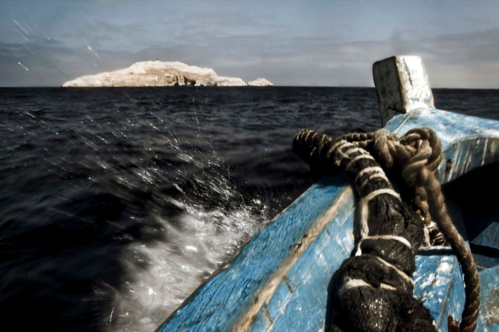 © Ernesto Benavides - The way to Macabi island...