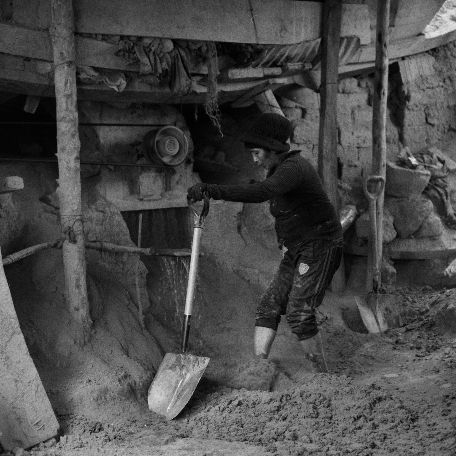 © Sofia Bensadon - Image from the "50 kg" - Woman Builders in La Paz City, Bolivia photography project