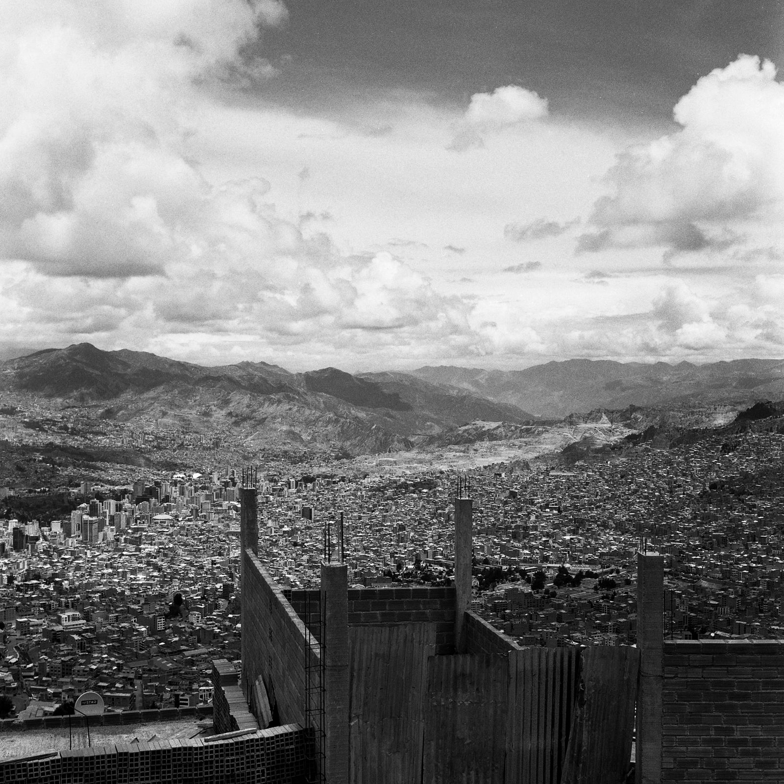 © Sofia Bensadon - Image from the "50 kg" - Woman Builders in La Paz City, Bolivia photography project