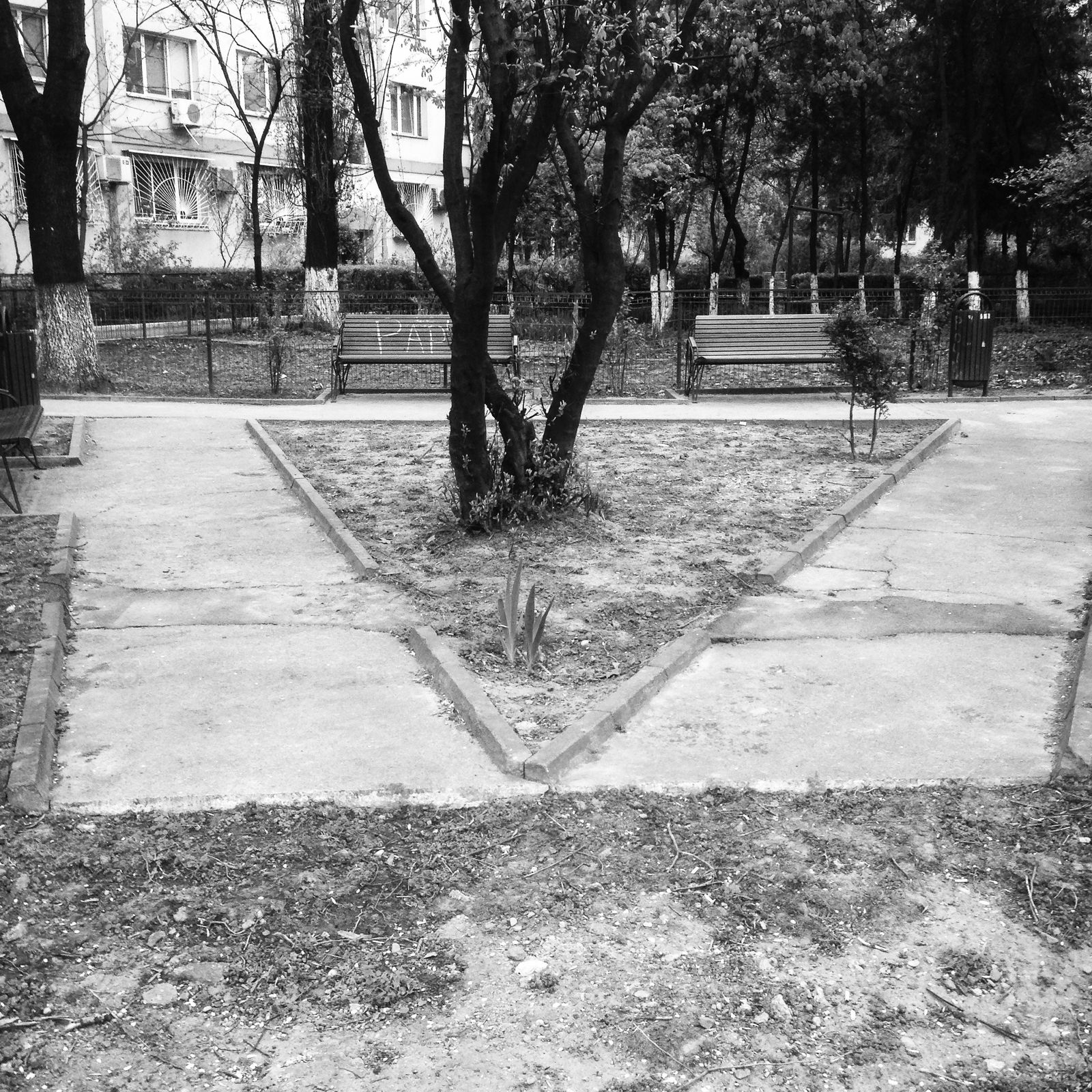 © Aga Luczakowska - Image from the Râsu'-plânsul – laughing through tears photography project