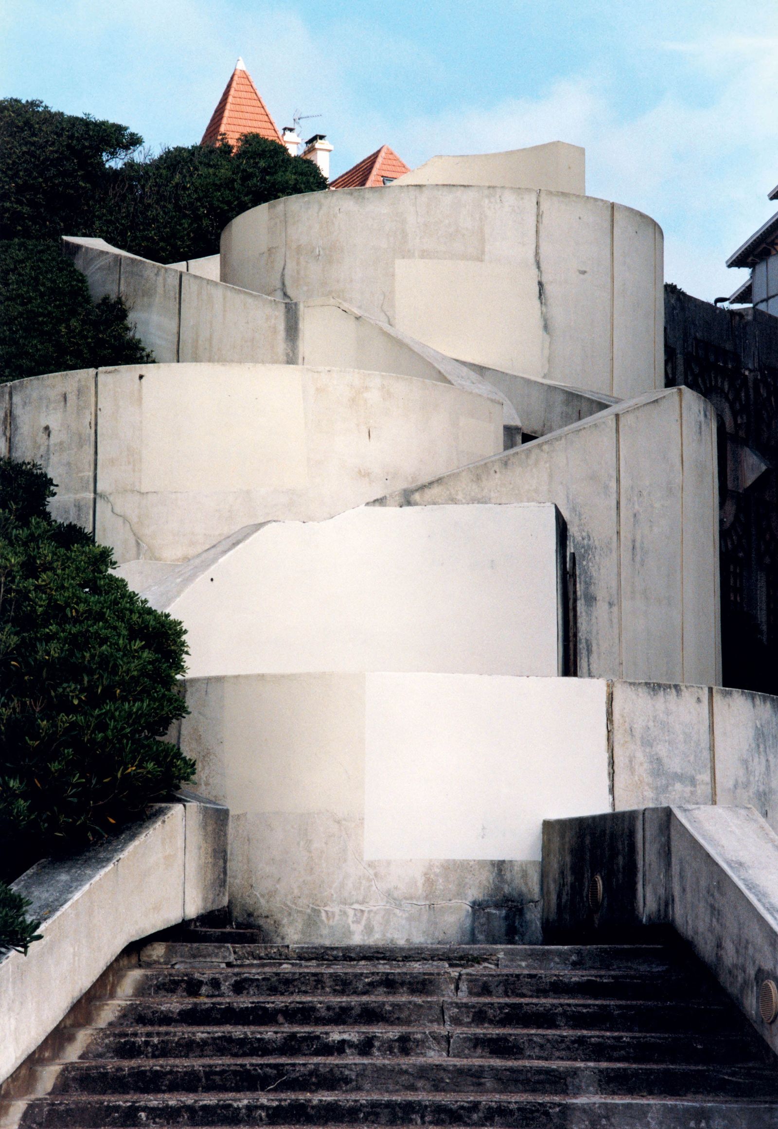 Photobook Review: St. Gil by Jonathan Schmidt-Ott