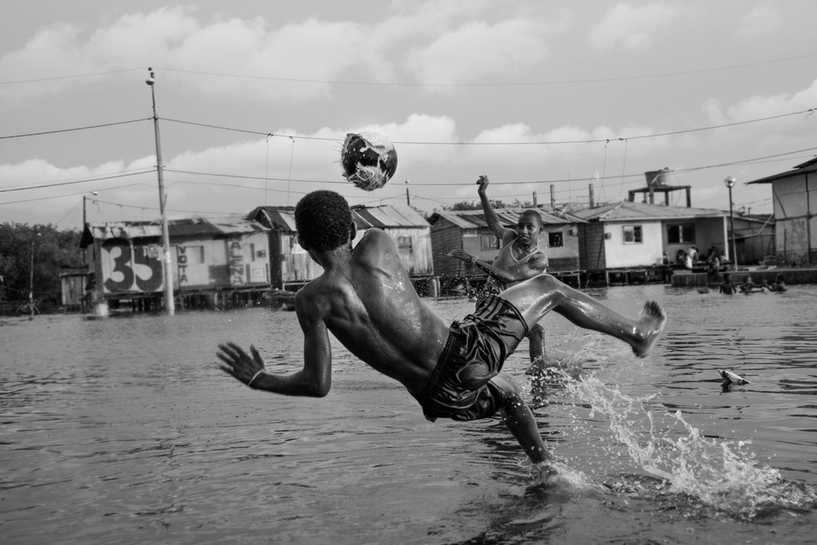 © Felipe Jacome - Image from the Lord of the mangrove photography project