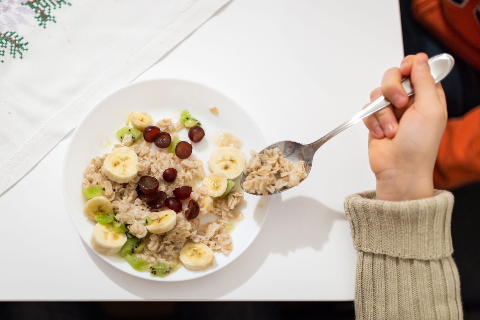 © Oana Nechifor - Tübingen, Germany, January 2019 Children's breakfast before heading to school