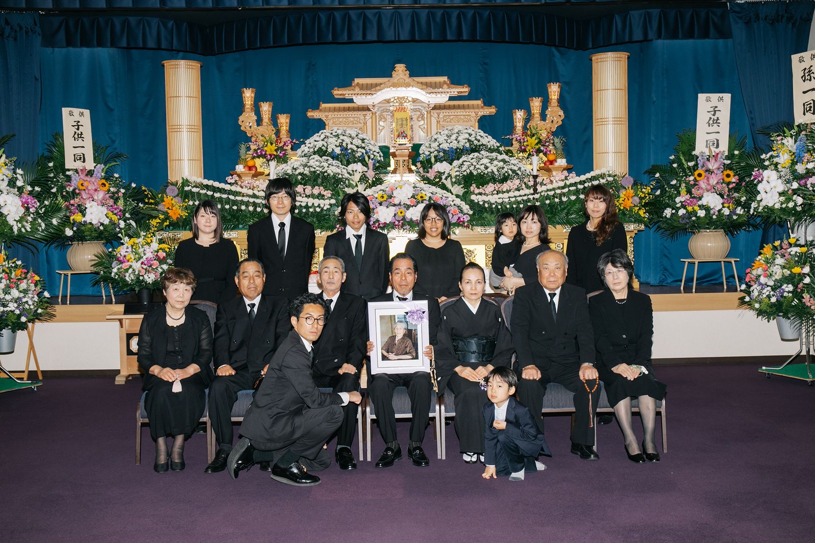 © Kenta Nakamura - Nakamura family at her funeral (2018)