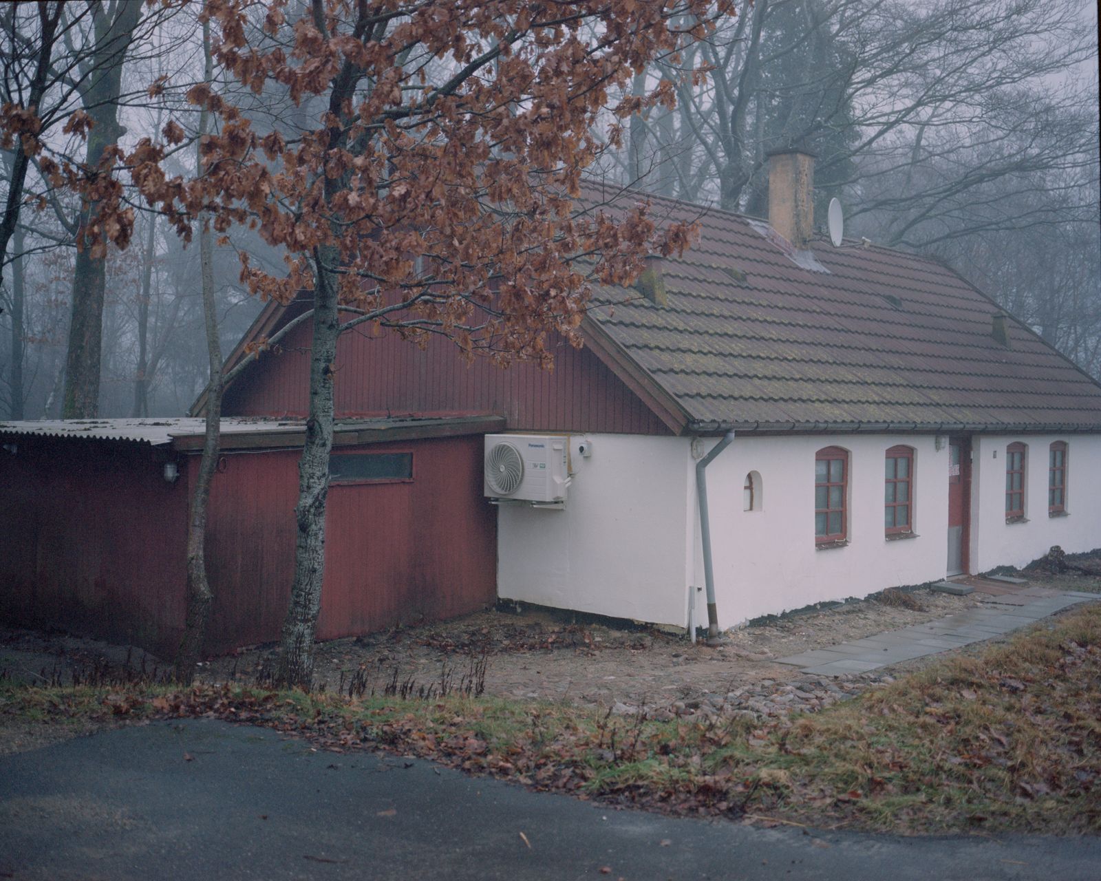 © Sarah Hartvigsen Juncker og Louise Herrche Serup - Image from the You still don't know my name photography project
