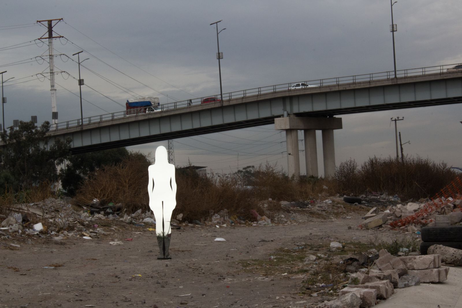 © Sonia Madrigal - Image from the La muerte sale por el Oriente / Death comes from the East photography project