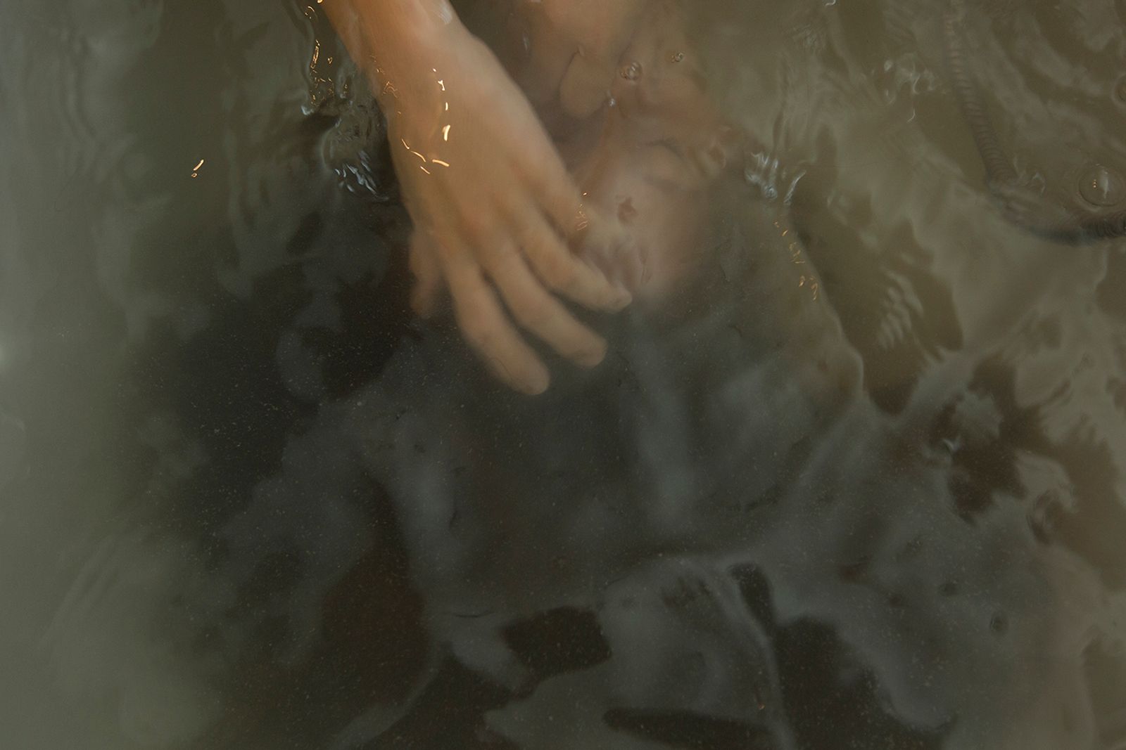 © Vivian Keulards - Hand in water. Bathing was soothing. A moment I could let go my fear and connect with my unconscious mind.