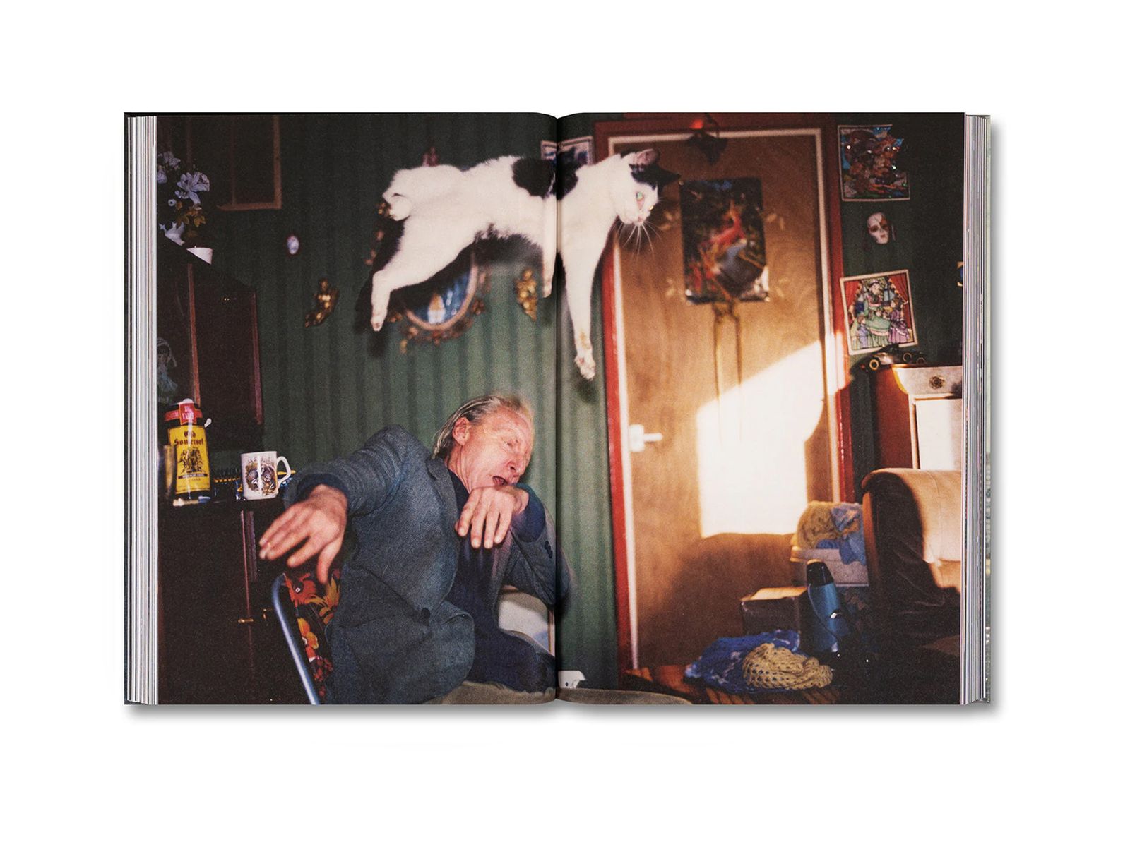 Photobook Review: Ray’s a Laugh by Richard Billingham