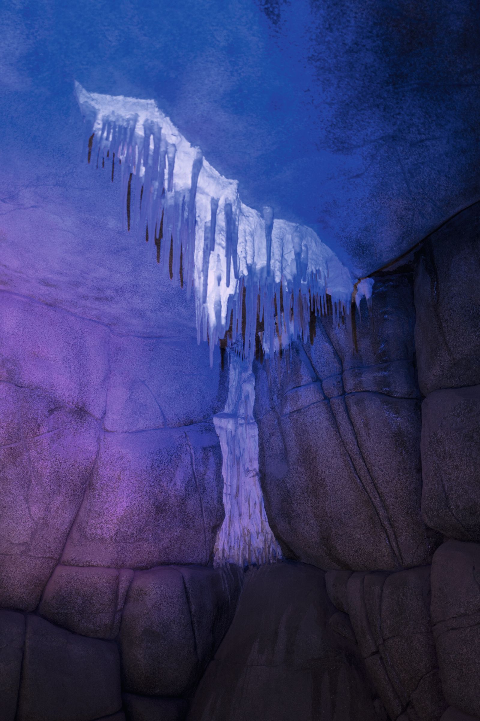 © Nikolai Frerichs - plastic ice in a zoo