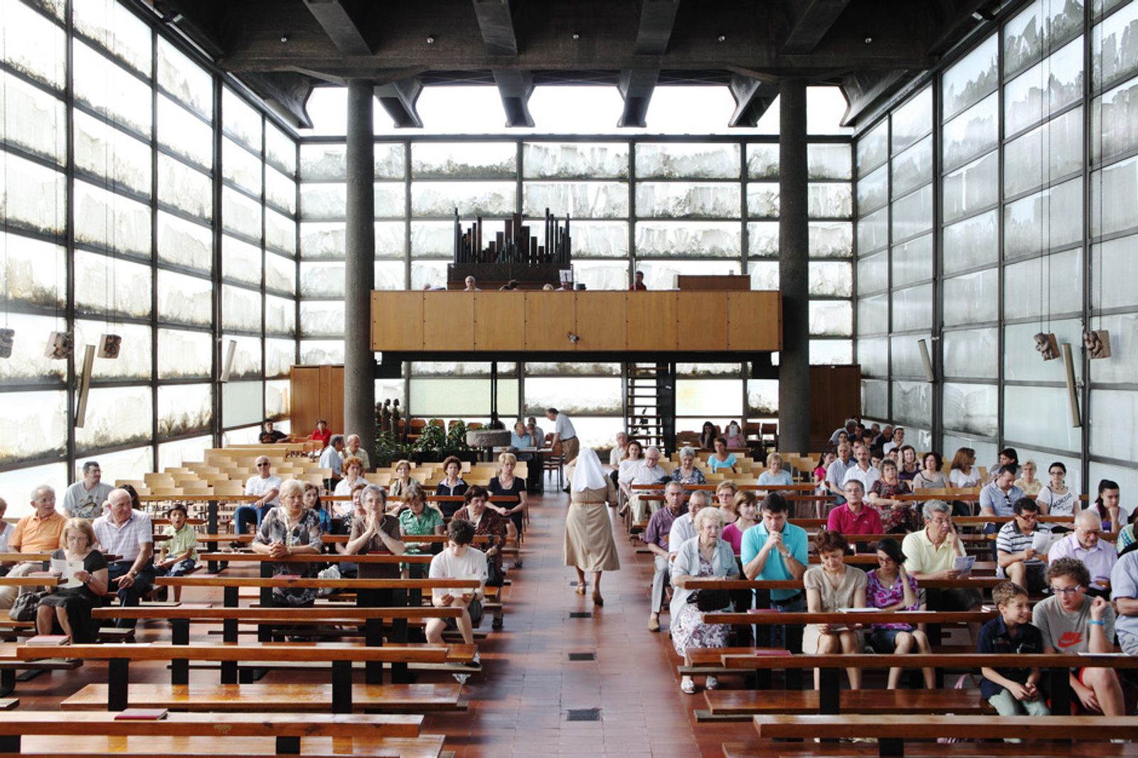 © Giorgio Barrera Niccolò Rastrelli - Church of glass, Baranzate, Sunday 11:00 am