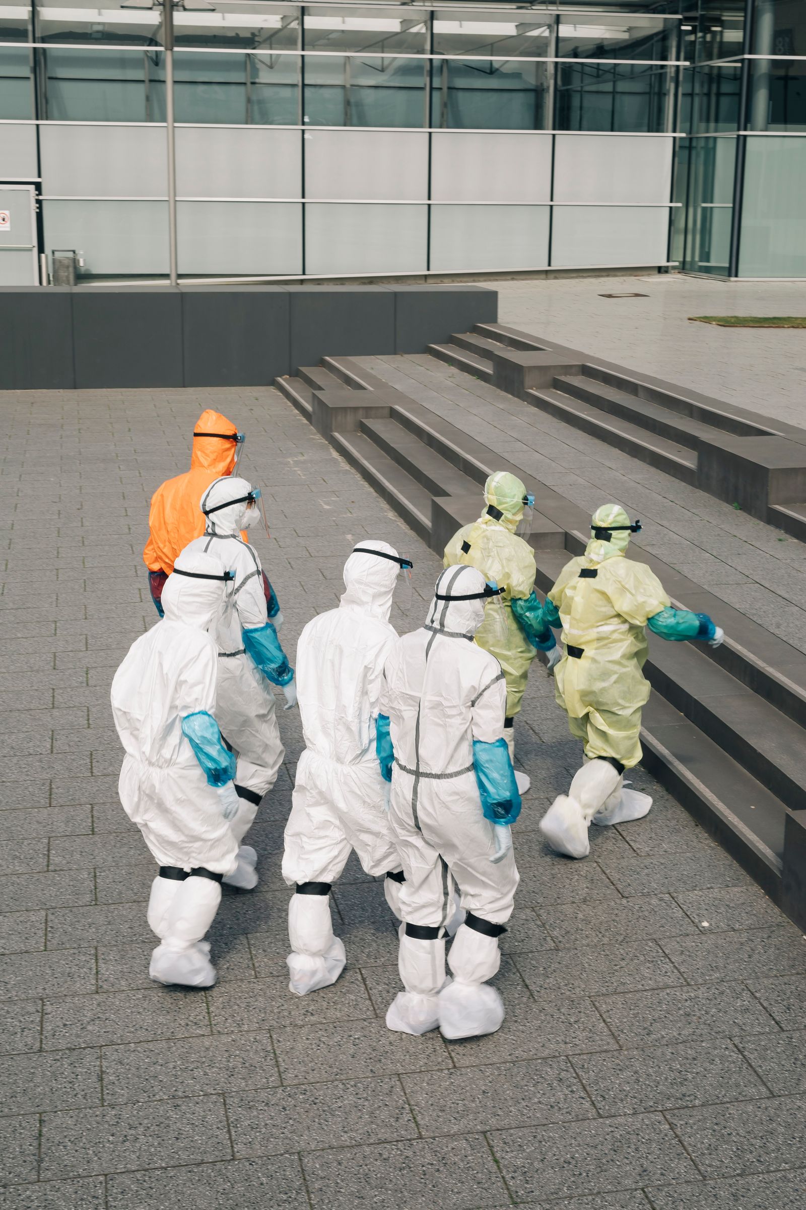 © Rafael Heygster - Soldiers on the way to an exercise at a makeshift hospital in the exhibition halls in Hannover during the first lockdown.