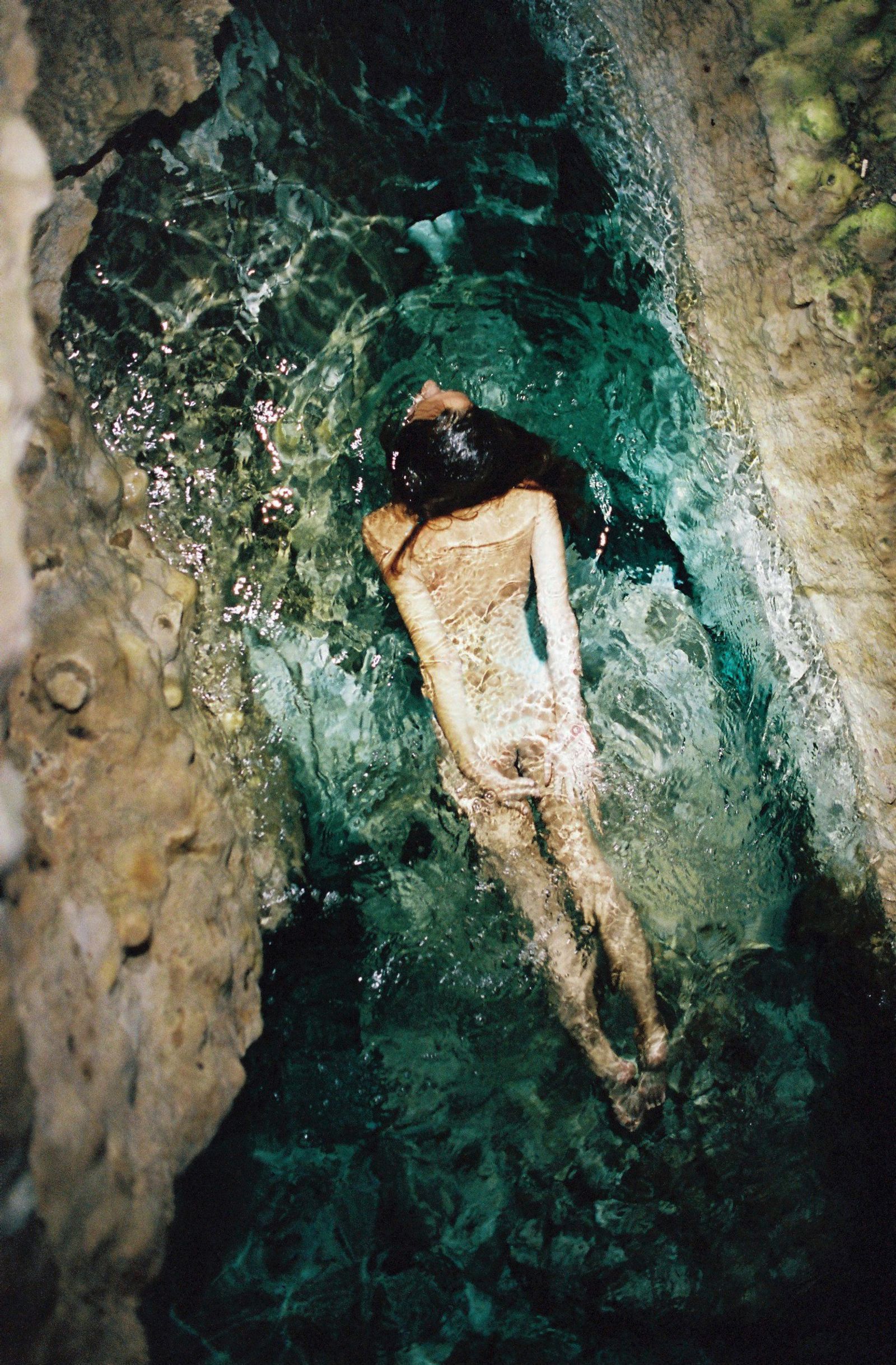 © Takako Noel - Image from the Cenote angels photography project