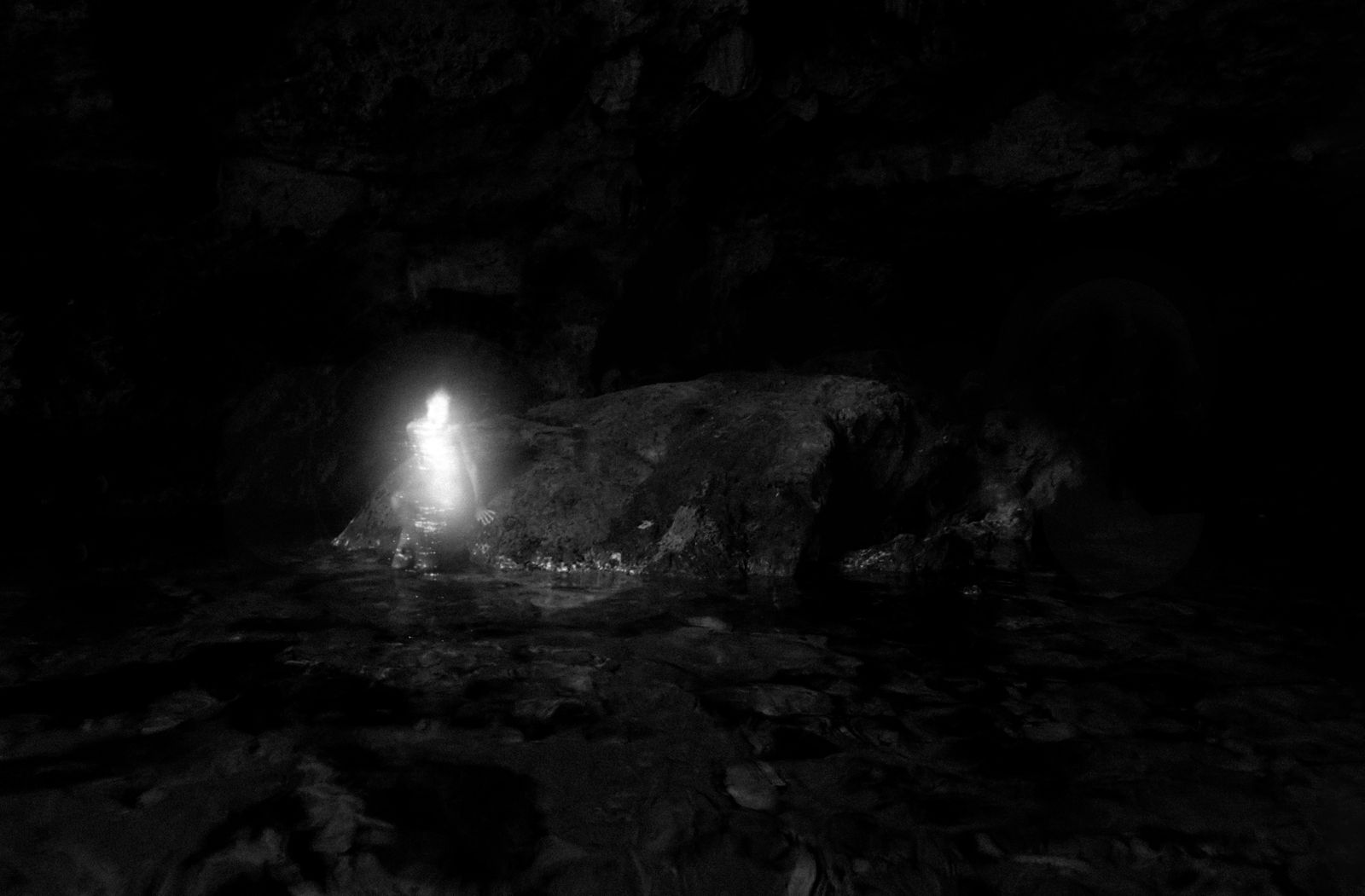 © Takako Noel - Image from the Cenote angels photography project