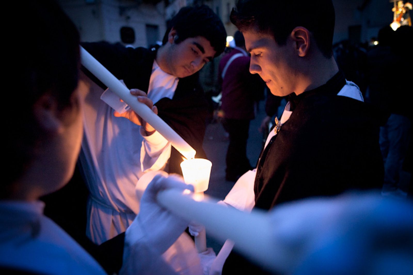 © Antonio Sansica - A bunch of boys are lighting up their candles before starting the procession, after a night break.