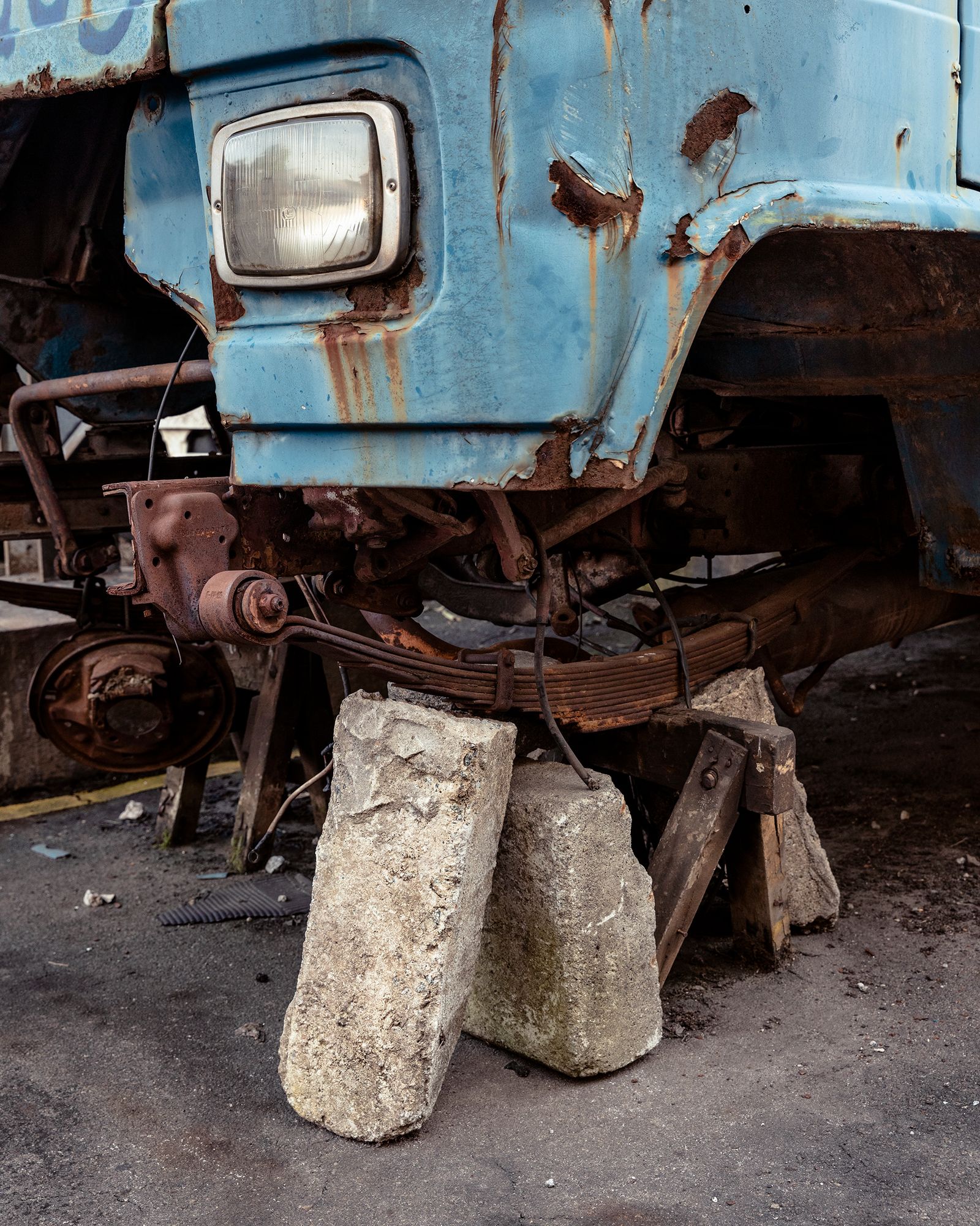 © Gui Christ - Remains of an abandoned truck with stolen wheels