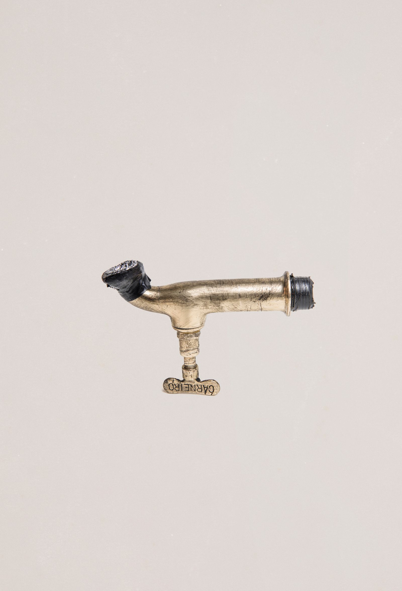 © Gui Christ - A faucet turned into a pipe