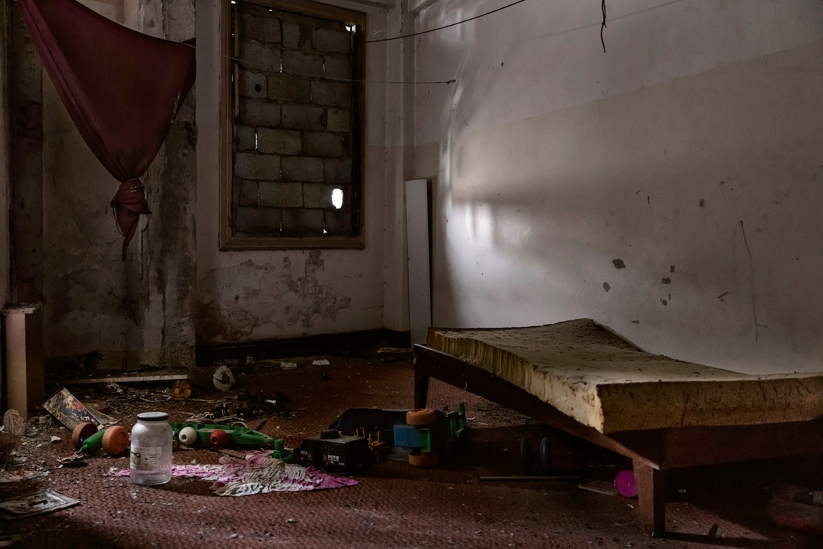 © Gui Christ - An abandoned room used by homeless and drug-users