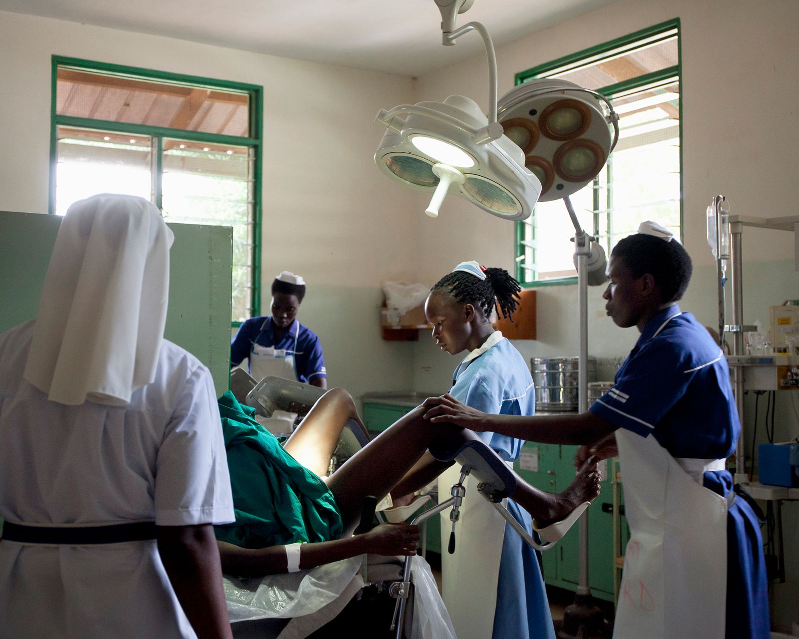 © Valeria Scrilatti - Karamoja region (Uganda). In Matany Hospital, the biggest of the region, Clementine is giving birth to her fourth child.