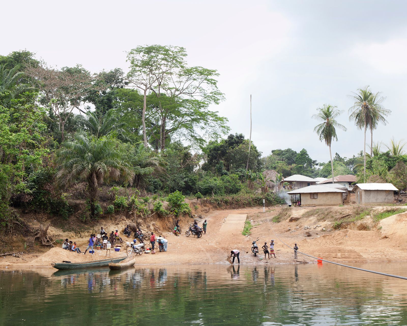 © Valeria Scrilatti - Mattru, Bonthe District (Sierra Leone). The river to cross to reach the town of Mattru, capital of the district.