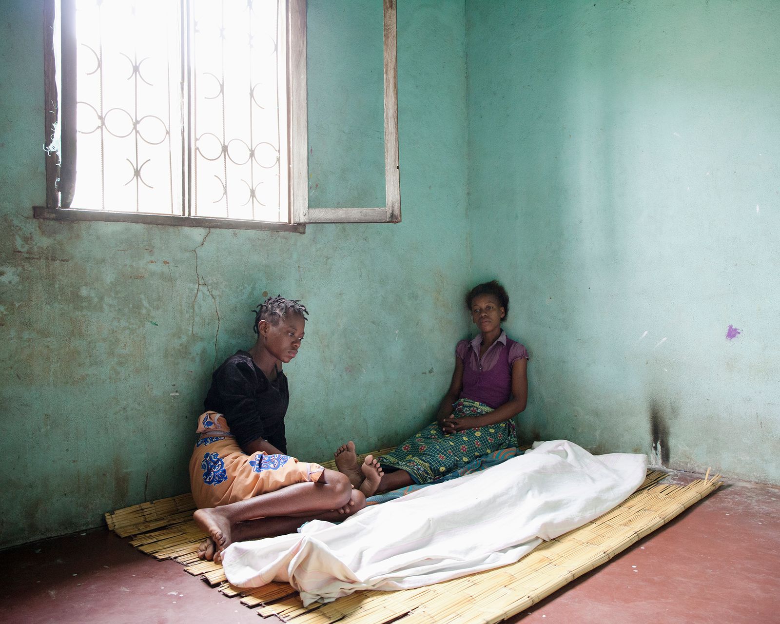 © Valeria Scrilatti - Image from the CROSSING THE RIVER / African women on the frontline against maternal mortality photography project