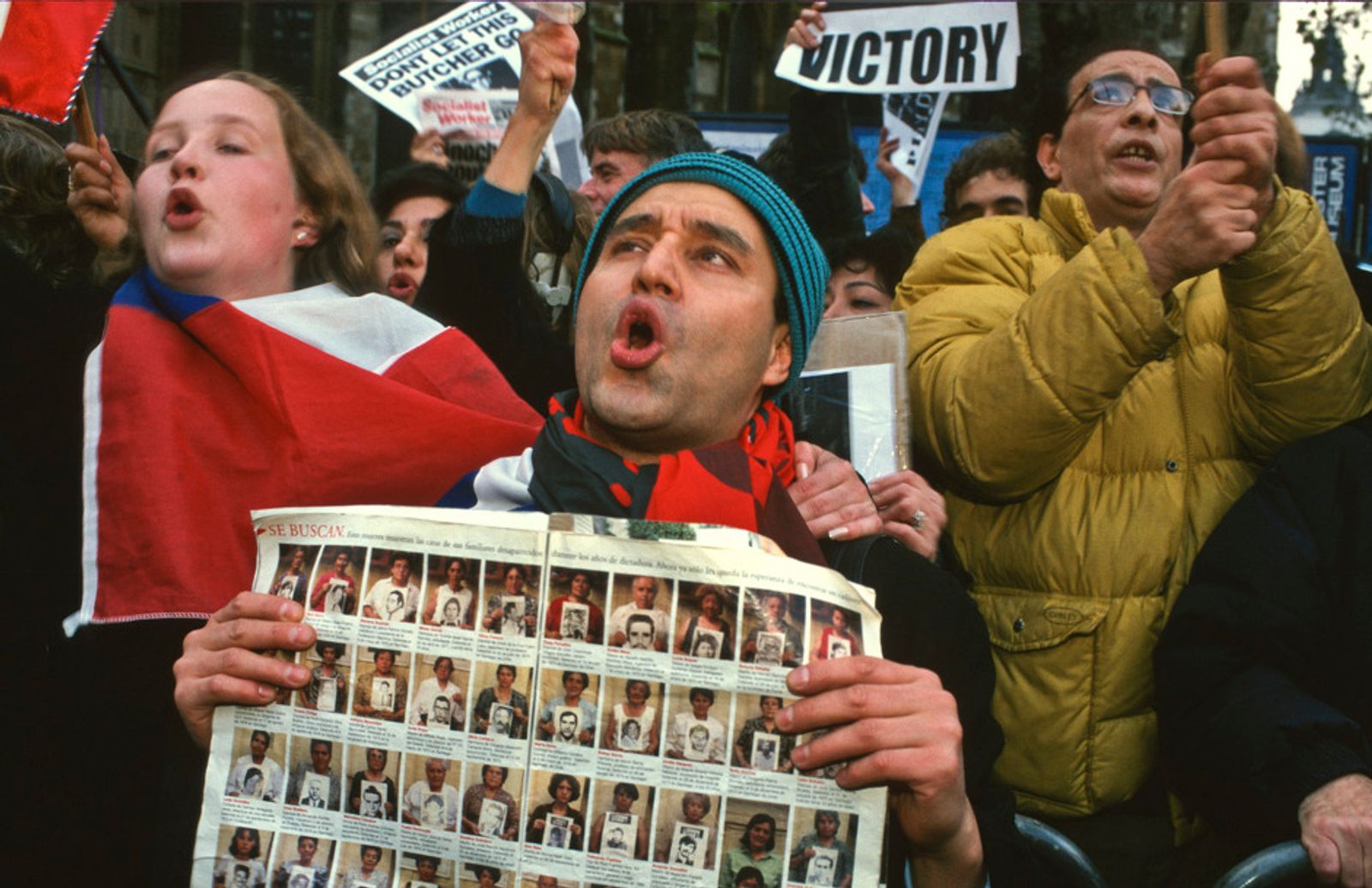 © Julio Etchart - Chilean expatriates celebrate the arrest of Pinochet for crimes against humanity in London, 1998