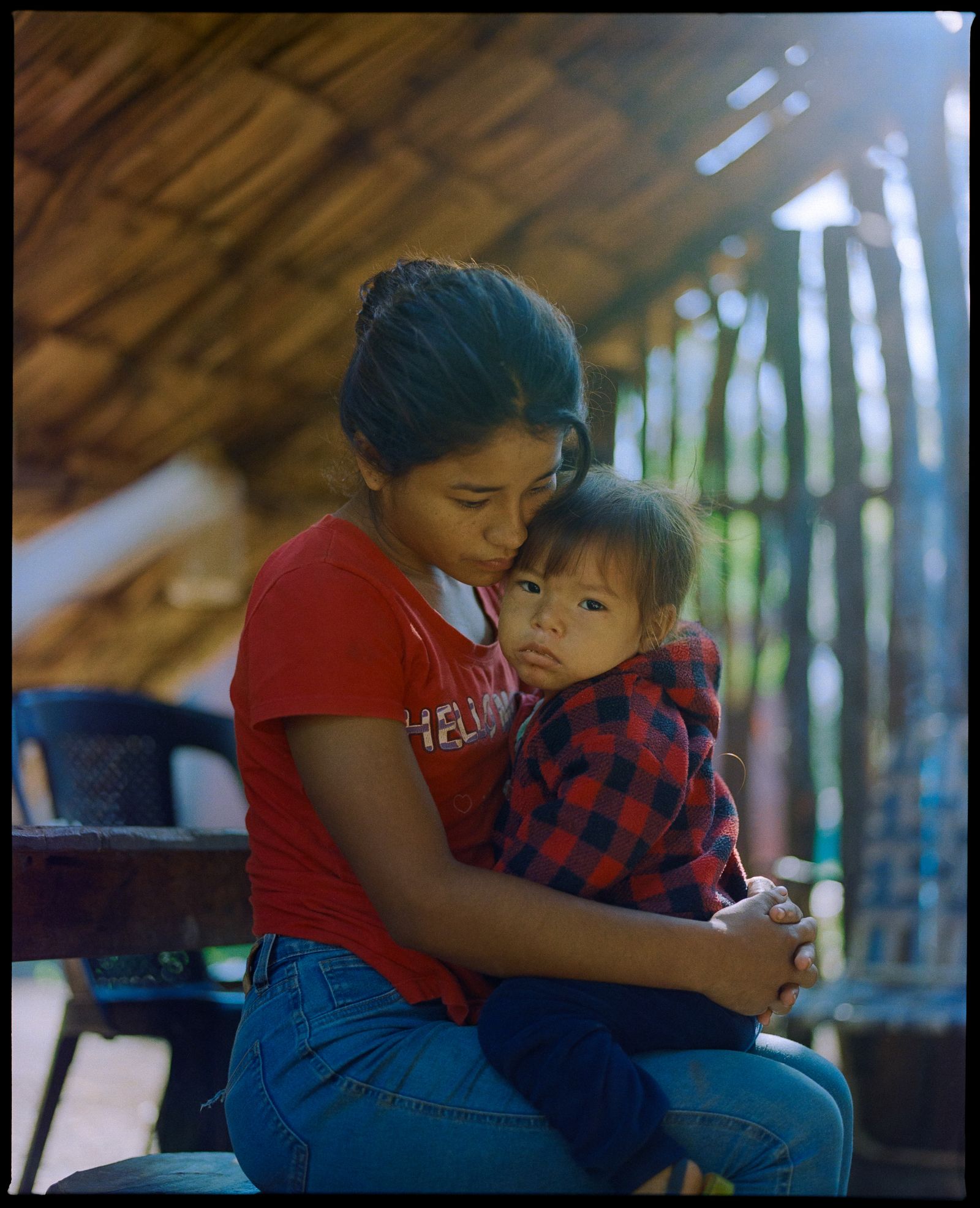 © Mauricio Holc - (Luciana Castillo and his little brother)