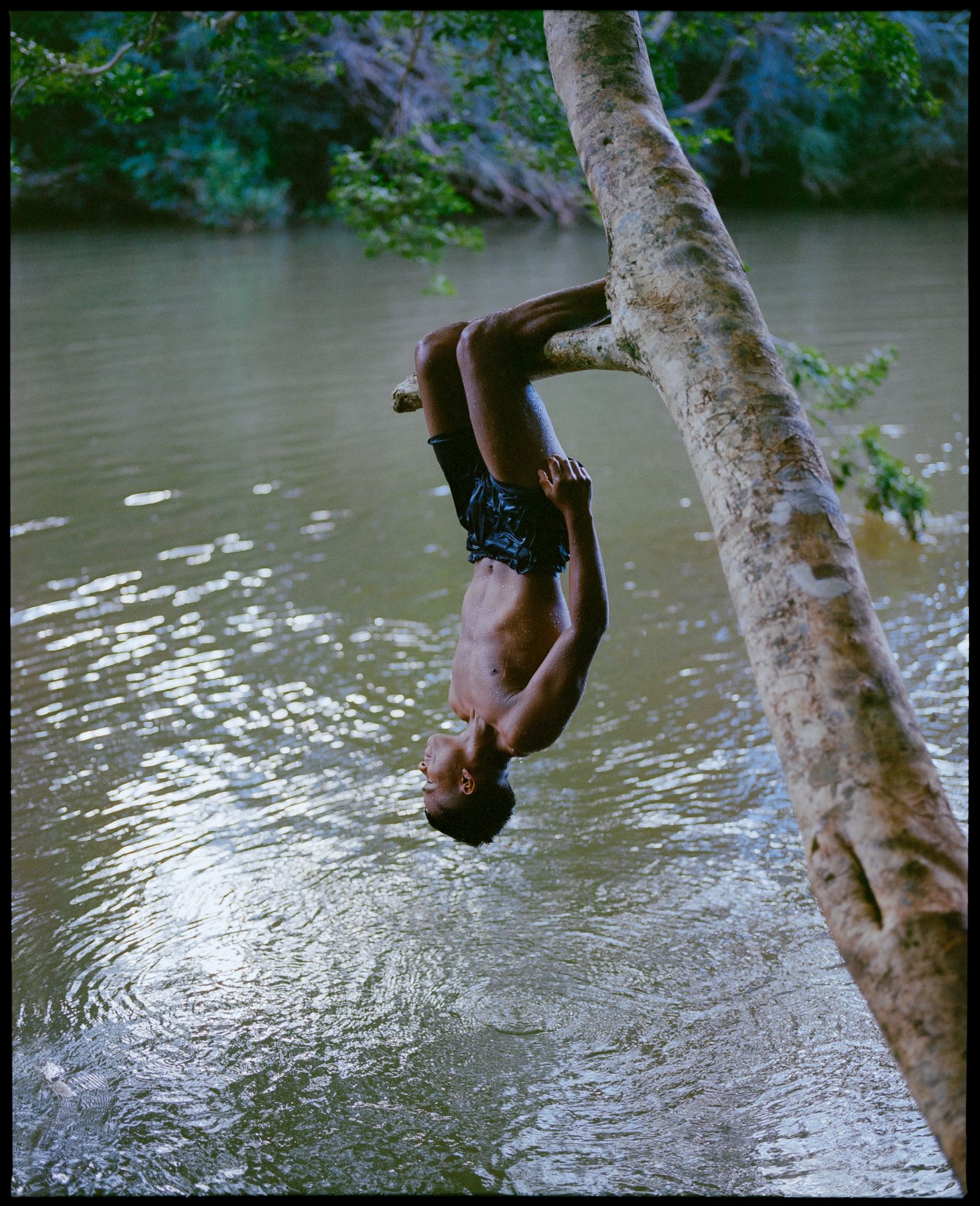 © Mauricio Holc - (David Villalba) Imitating the animals of the jungle, in this case a monkey.