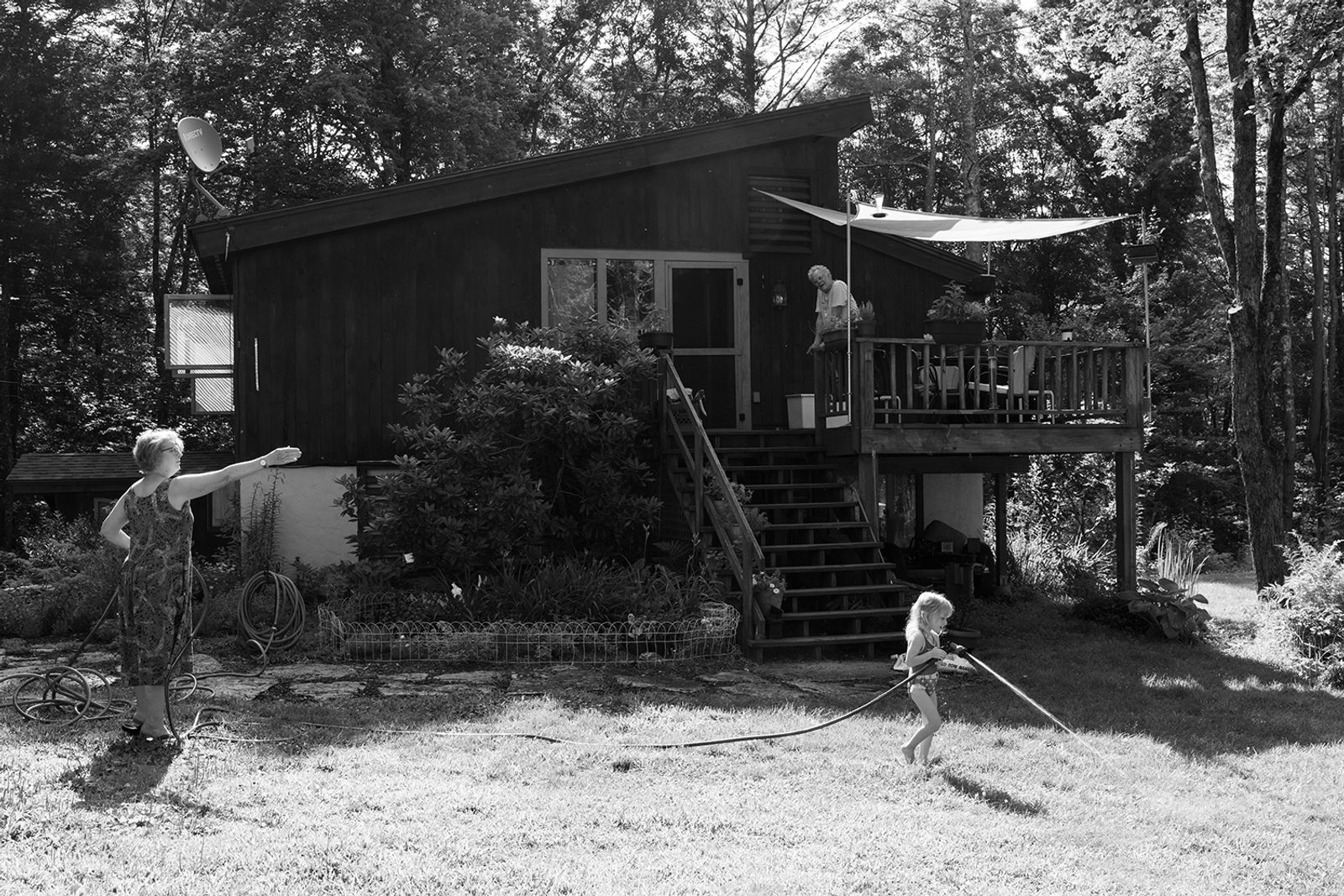 © Alice Proujansky - My mother directs my daughter at my parents' home in Leverett, MA in 2019.