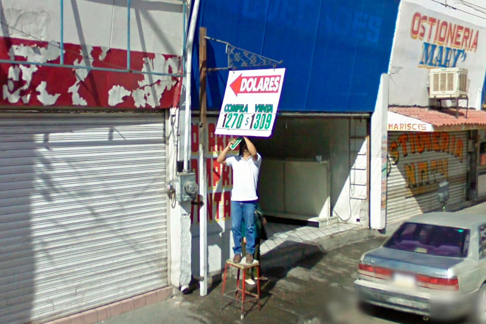 © Alejandro "Luperca" Morales - 116 Ugarte. The lowest exchange rate I have seen on Google Maps. Foreign exchange businesses are popular near the border.