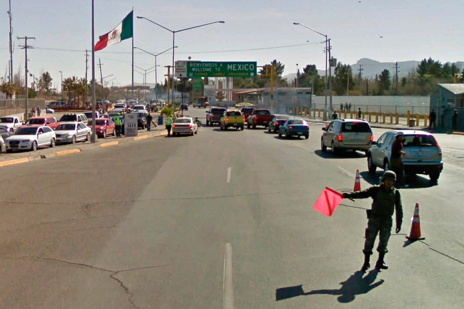 © Alejandro "Luperca" Morales - Avenida de las Américas. Welcome to Mexico. Welcome to Ciudad Juárez.