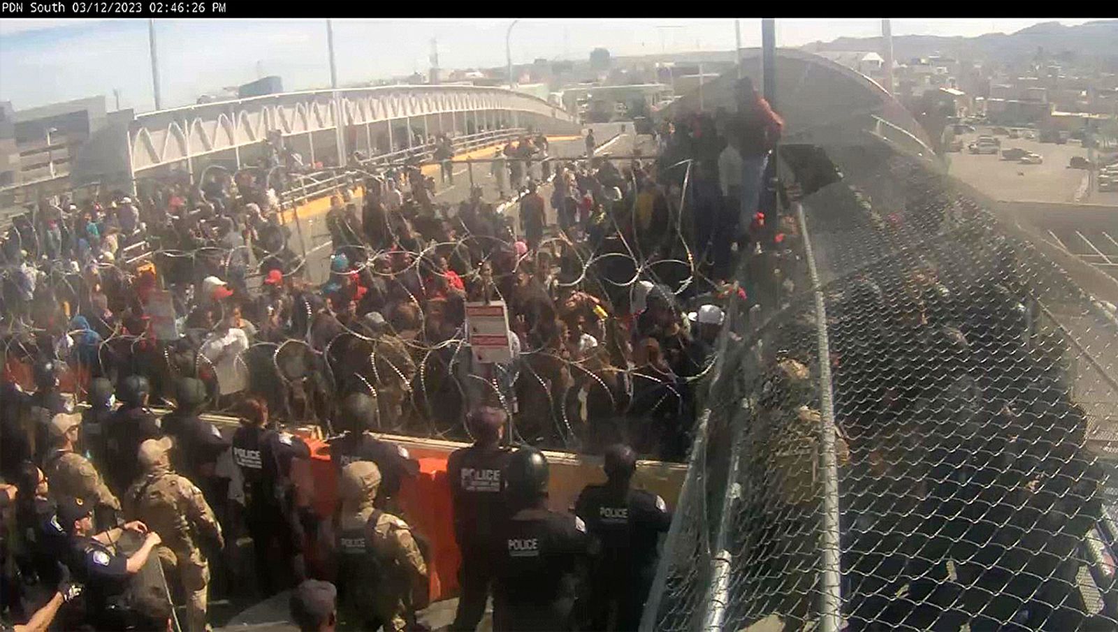 © Alejandro "Luperca" Morales - Mass Crossing Attempt at the International Bridge – March 12, 2023