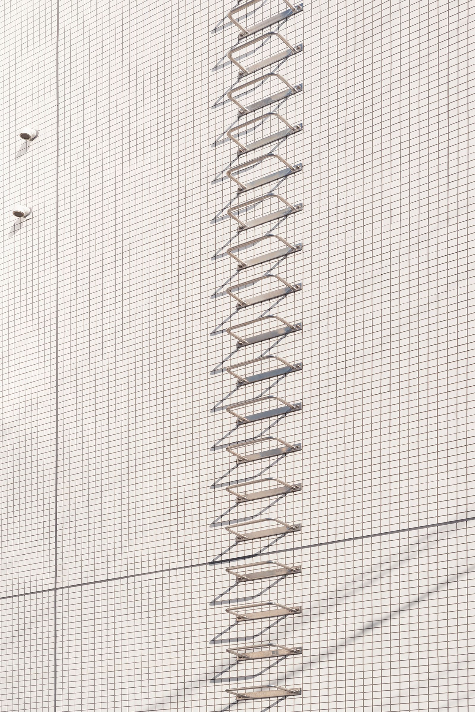 © Andrés Gallardo Albajar - Image from the Perfectly Aligned Japan photography project
