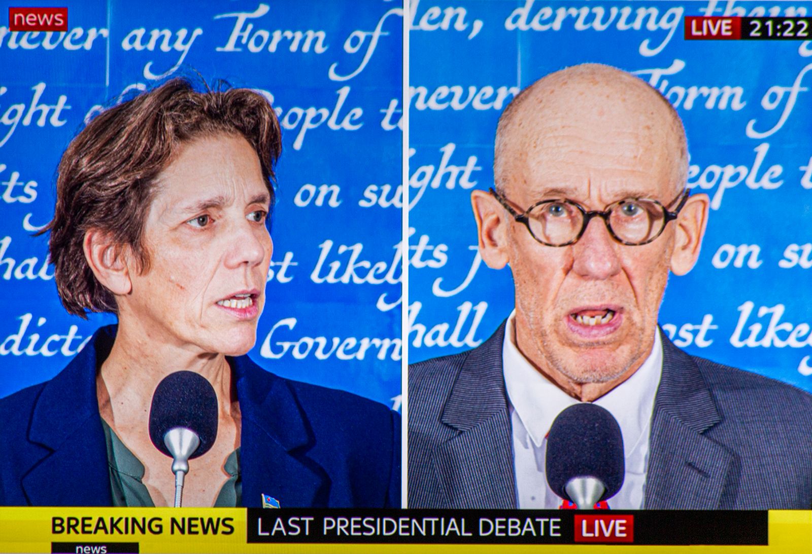 © Jesper Boot - Mom and dad at the final presidential debate (living room)