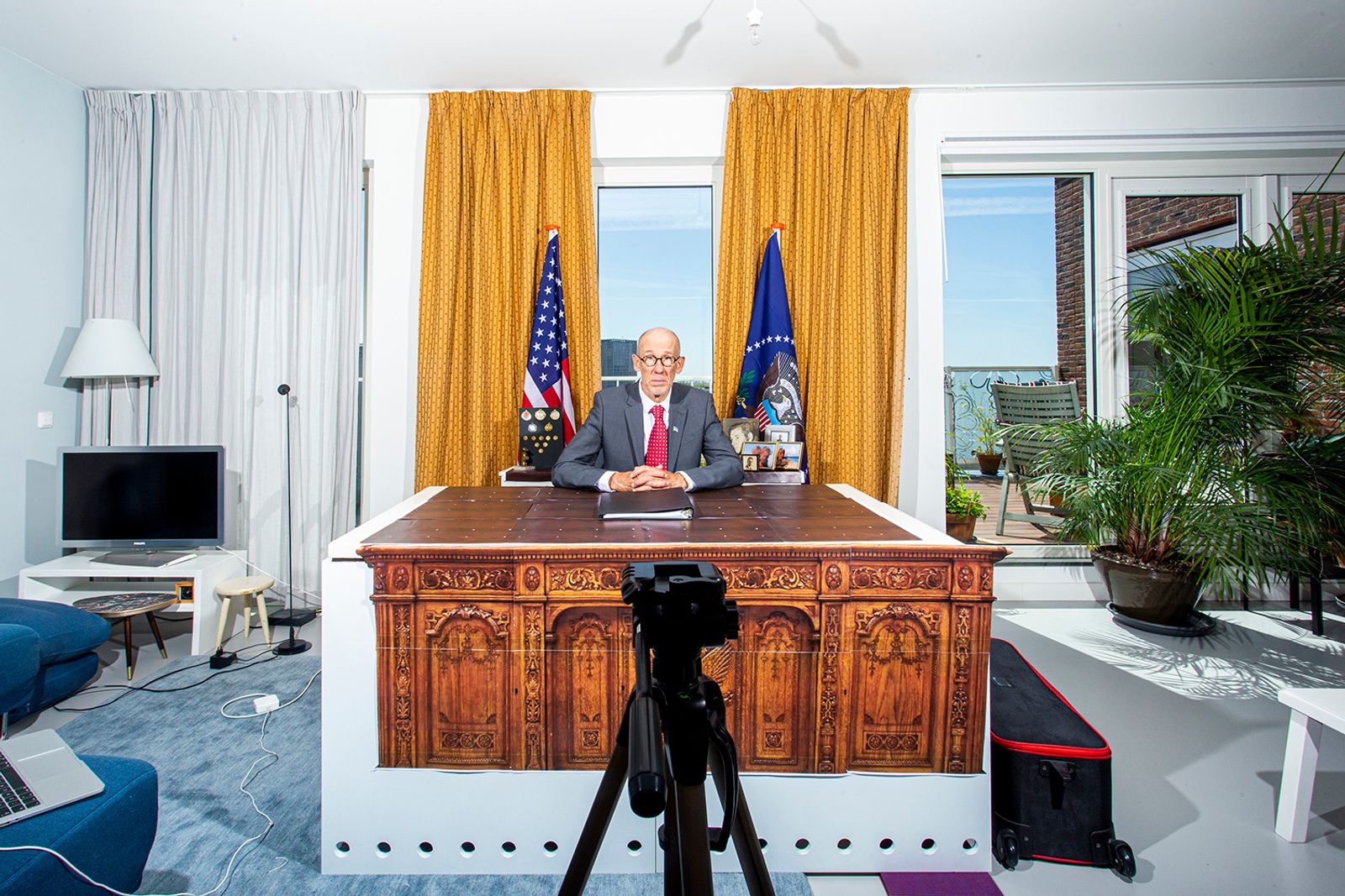 © Jesper Boot - Dad speaking from the Oval Office (living room)