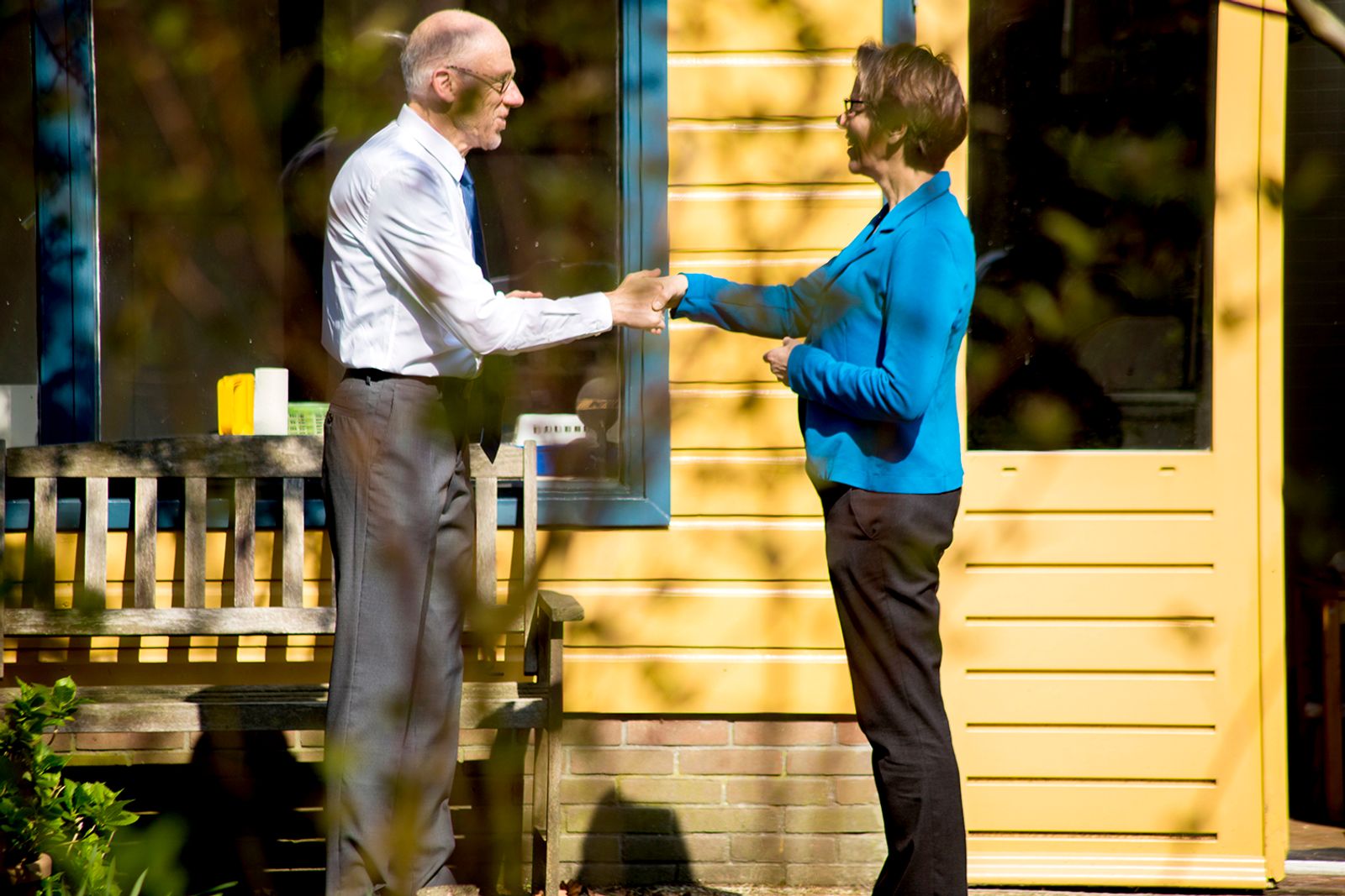 © Jesper Boot - Mom and dad agreeing after long negotiations (garden house)