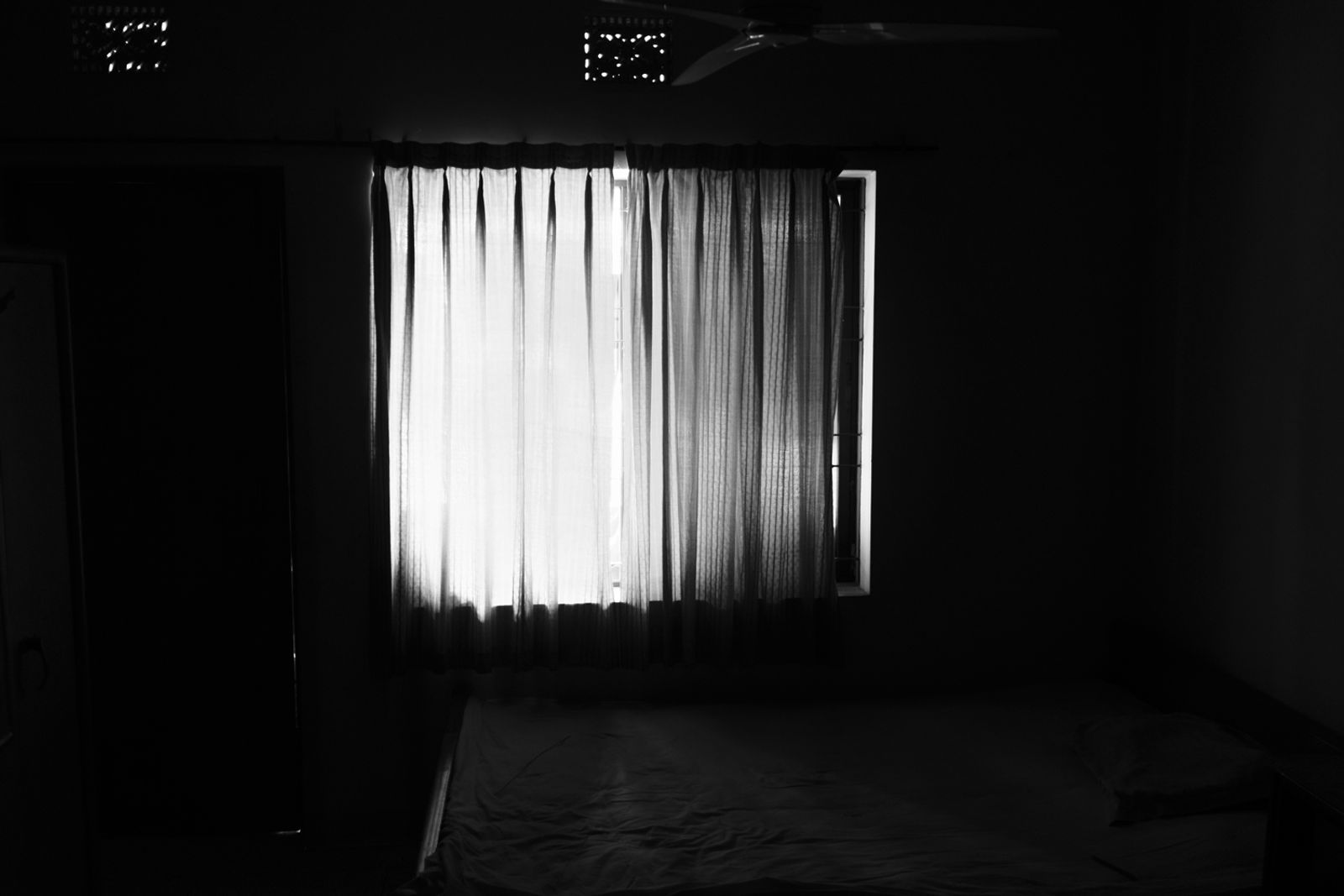 © Mahtab Nafis - Dad's empty bed. 2016.