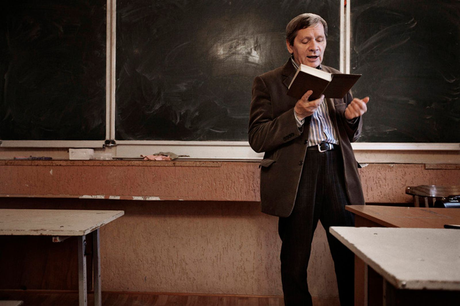 © Alessandro Vincenzi - Belarusian literature professor during a lecture at the fourth class of the Belarusian Humanities Lyceum.