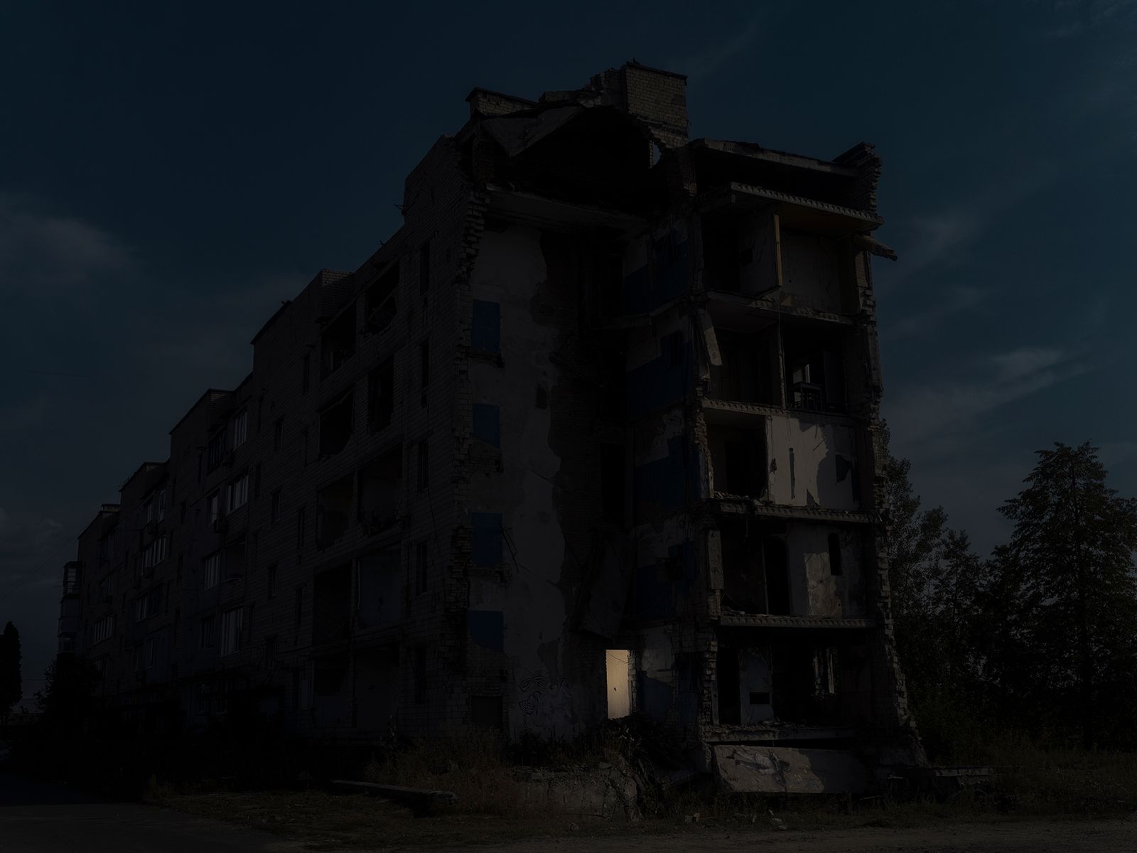 © yves lacroix - Image from the Through the cracks within us light penetrates photography project