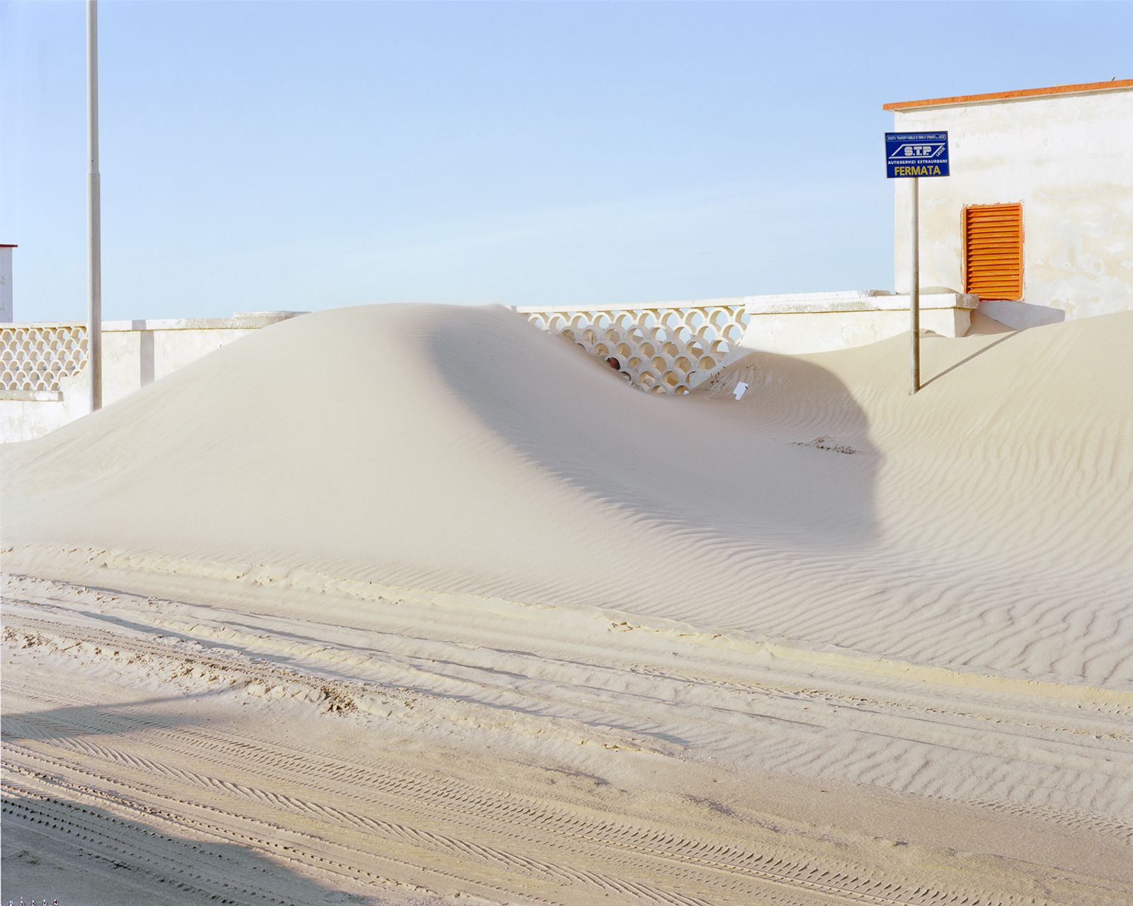 © Francesco Conti - bus stop (sand dune), Lecce, 2009. 4x5" negative film