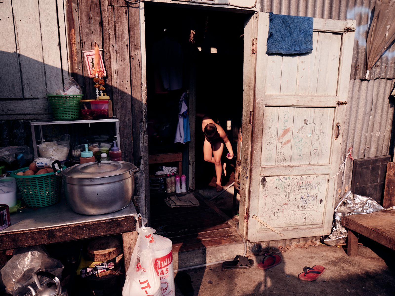 © Nic Bezzina - Image from the Khlong Toei photography project