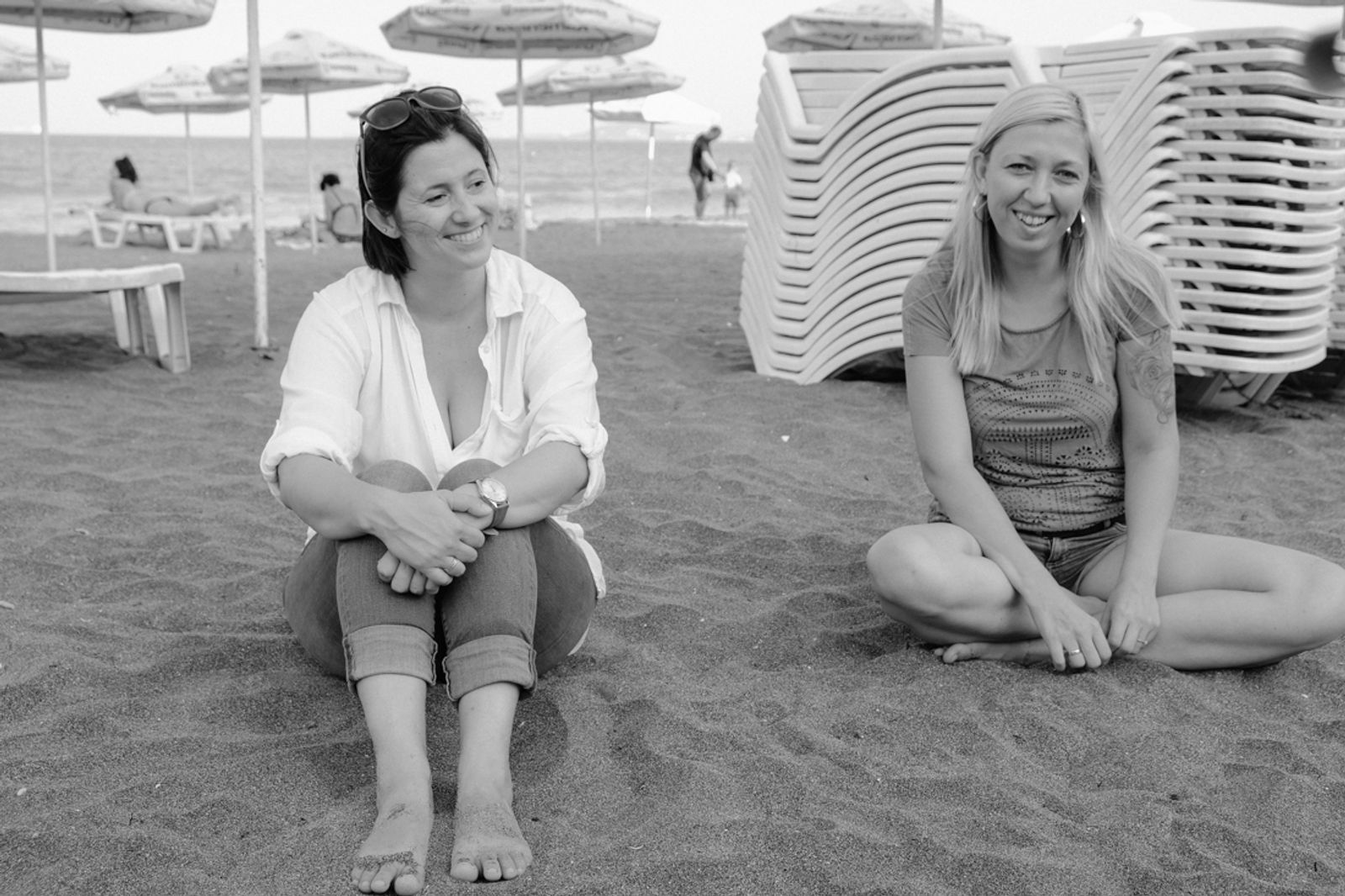 © Mariya Sabotinova - Mariya and Teodora at the beach