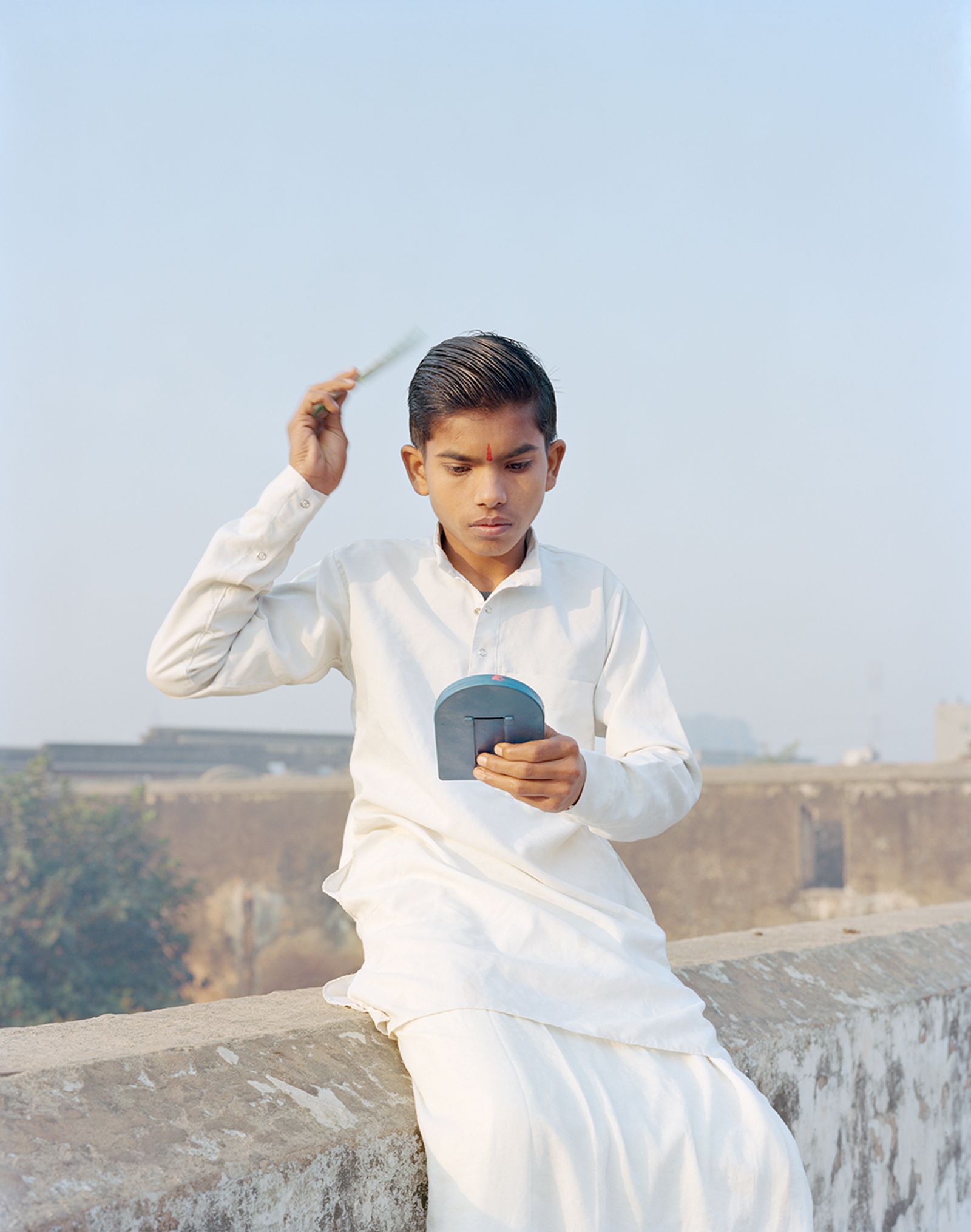 © Vasantha Yogananthan - Rama Combing His Hair, Ayodhya, Uttar Pradesh, India, 2015